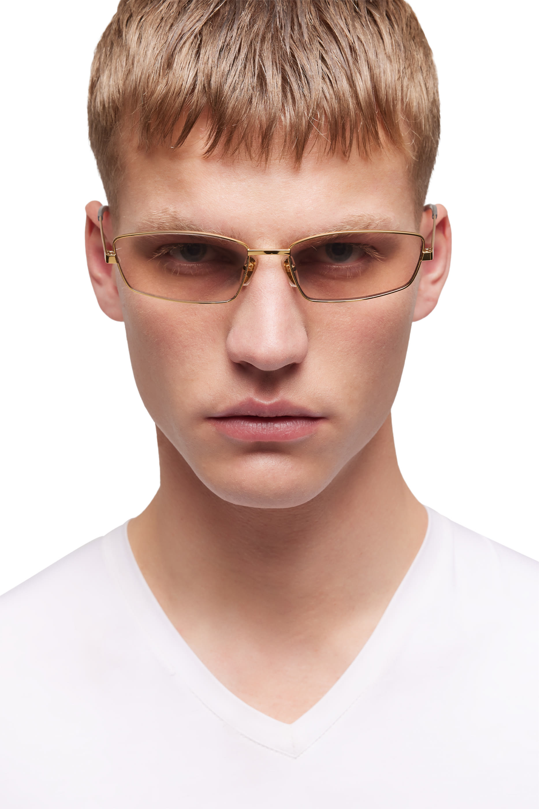 نظارة شمسية بإطار مستطيل وشعار الماركة