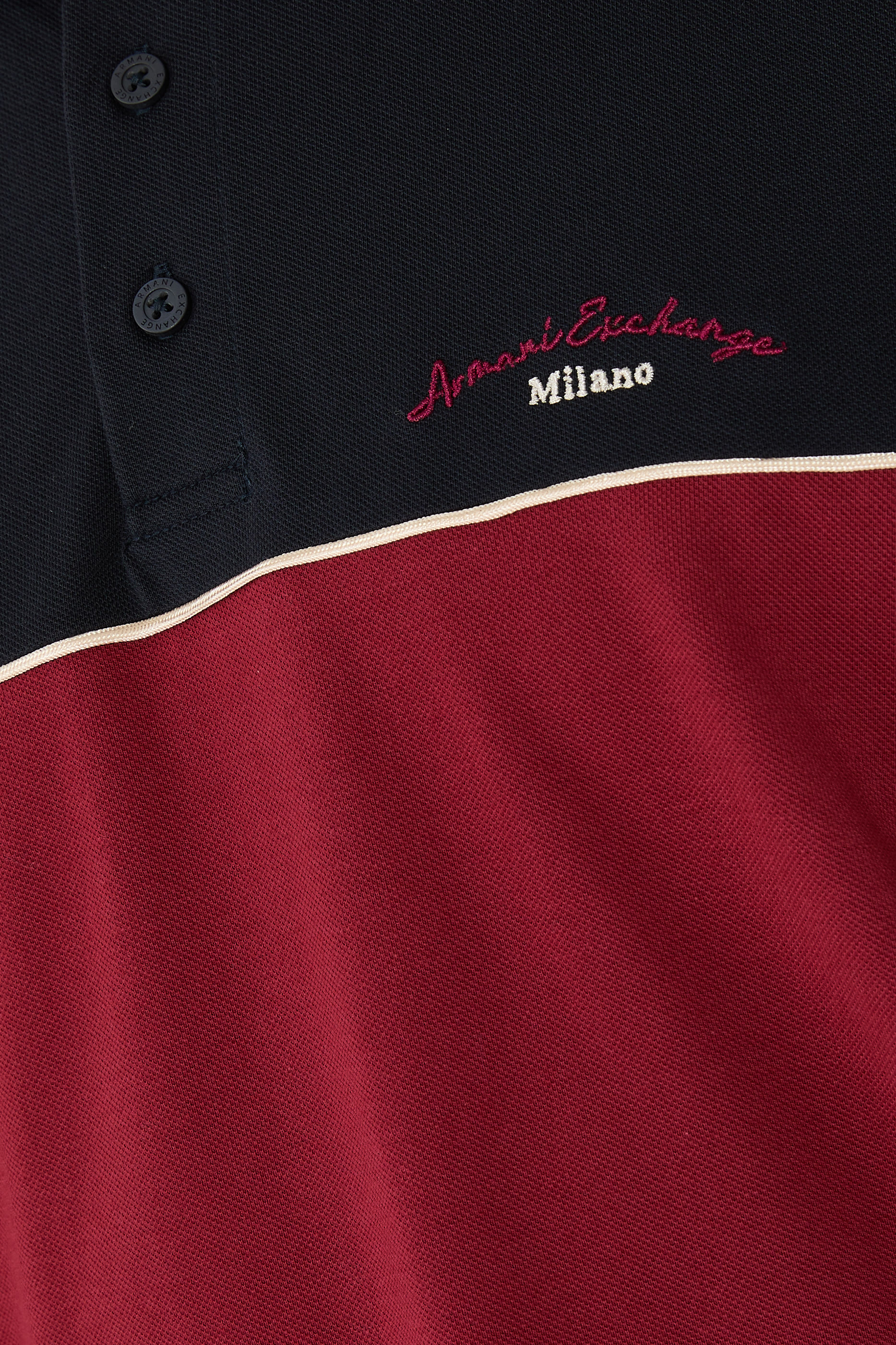  قميص بولو بلونين وقصة عادية