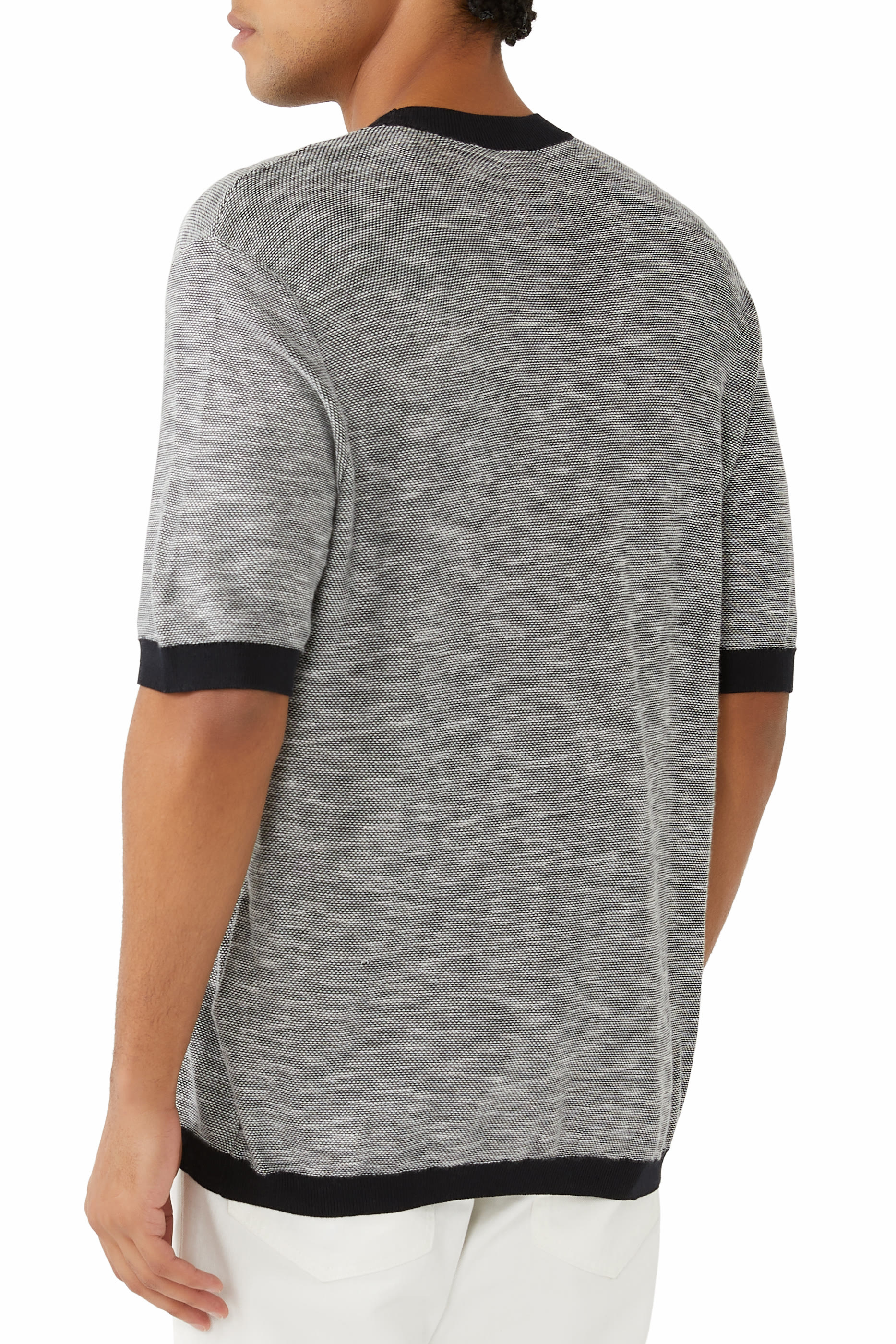 كنزة بياقة ضيقة