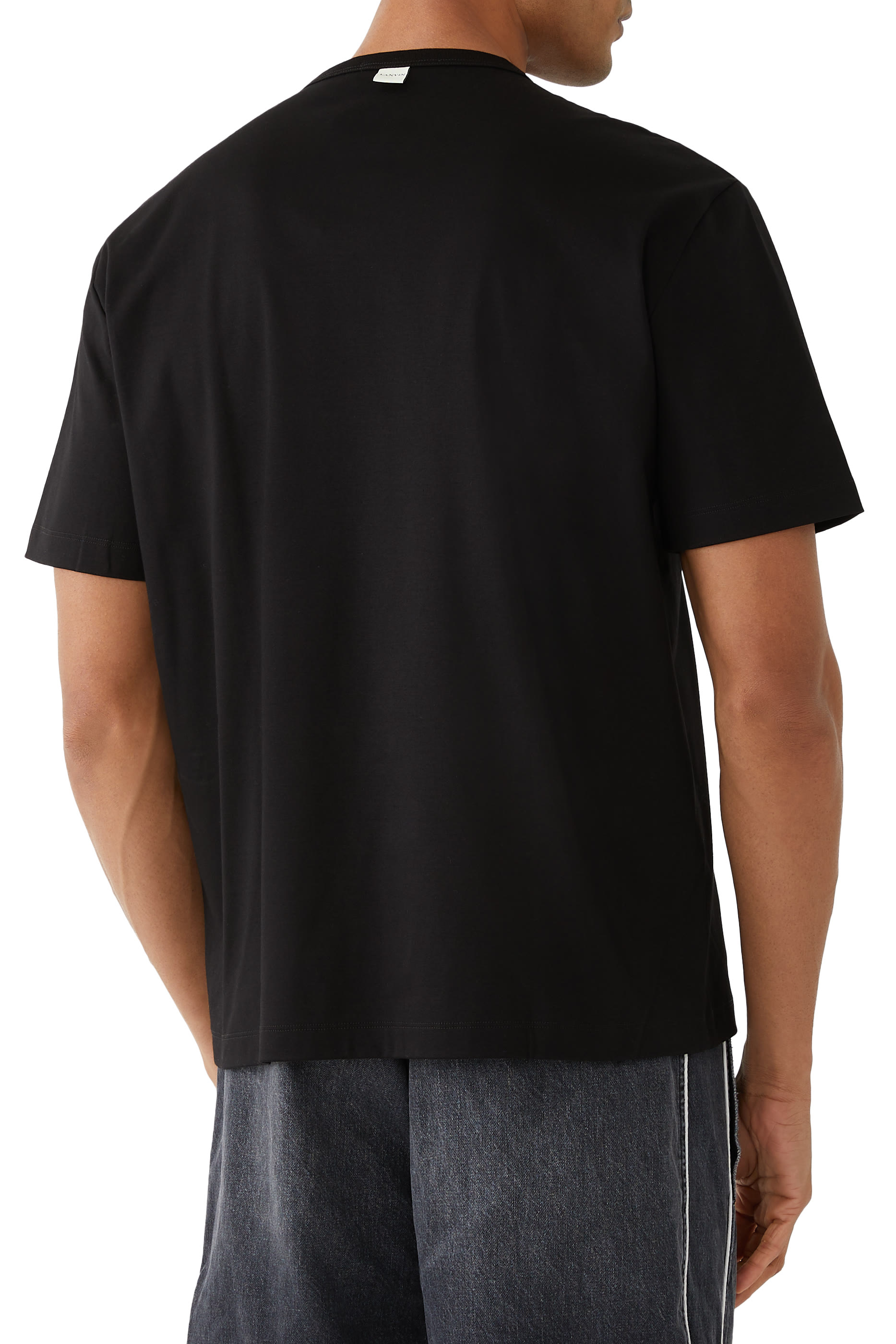 تيشيرت اسنشيال بشعار الماركة