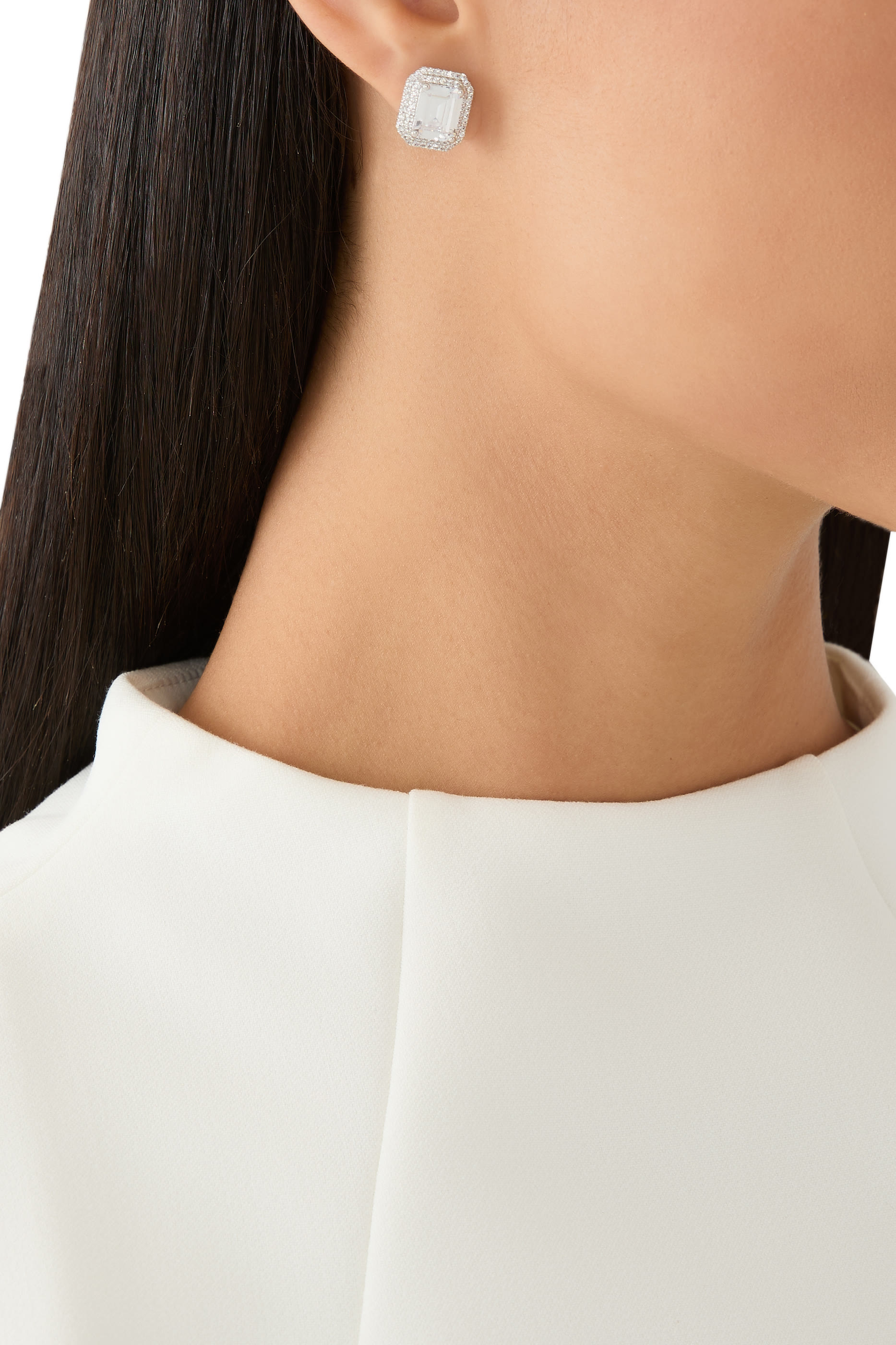 أقراط هالو مزدوجة مرصعة بأحجار زركونيا مكعبة مقطعة بشكل زمرد، نحاس مطلي بالروديوم