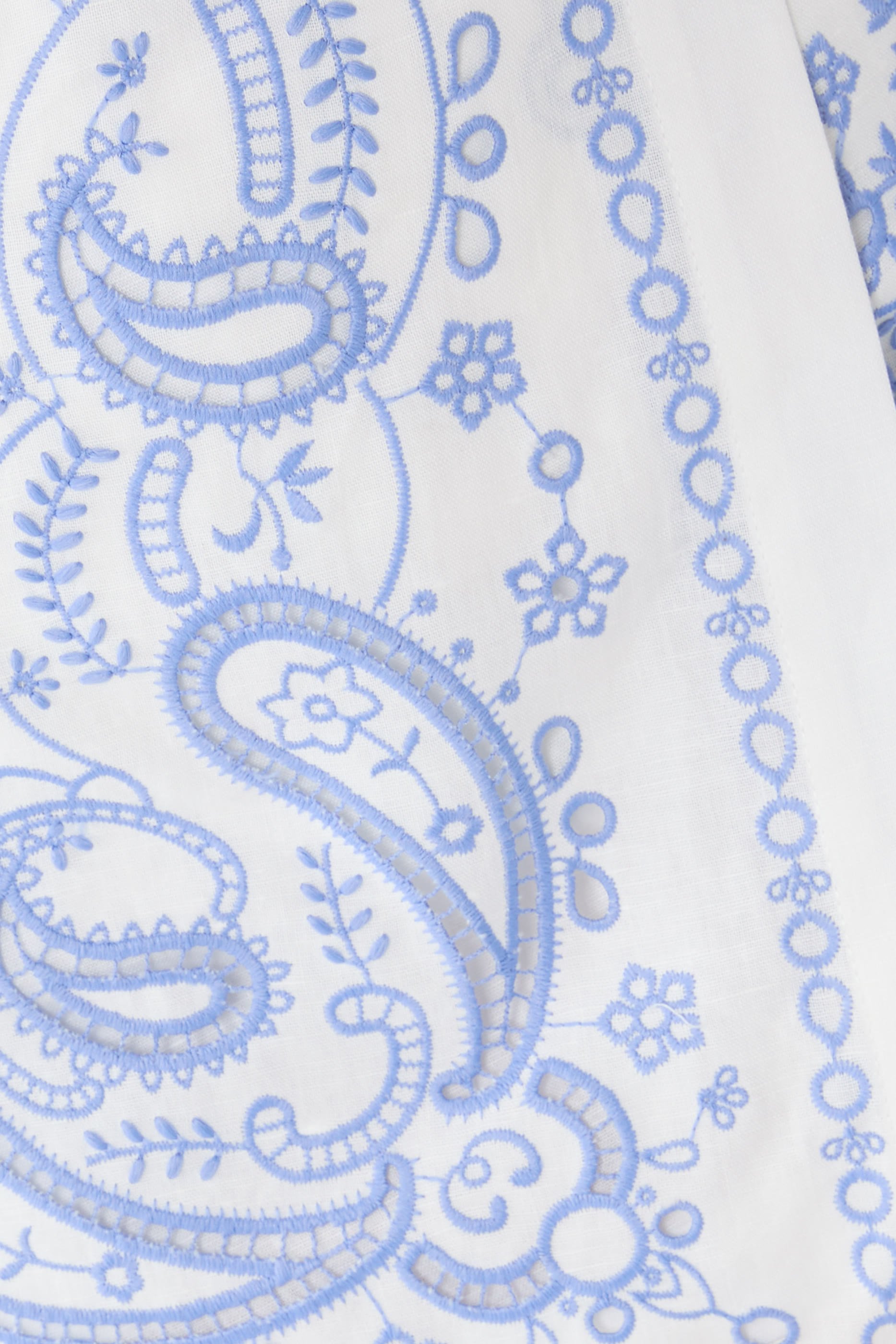 سكورت مطرز كتان