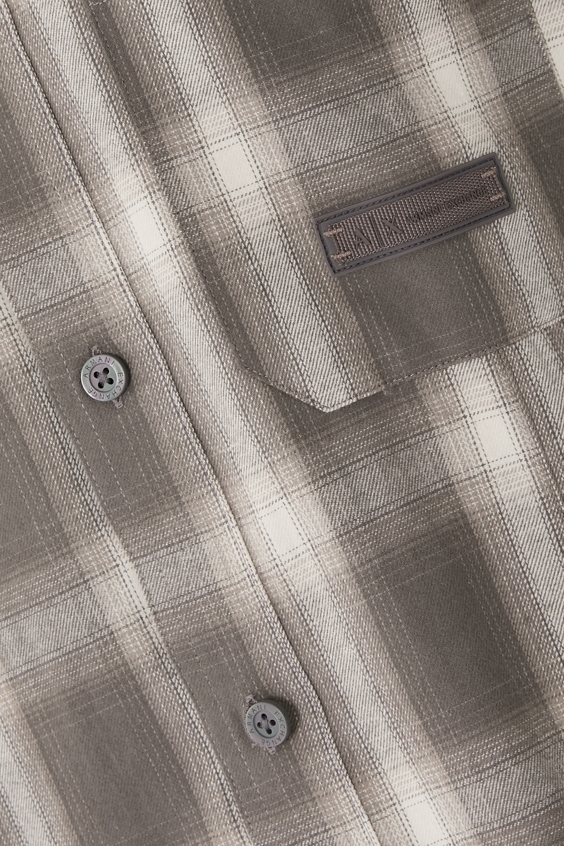 قميص بنقشة مربعات وقصة عادية 