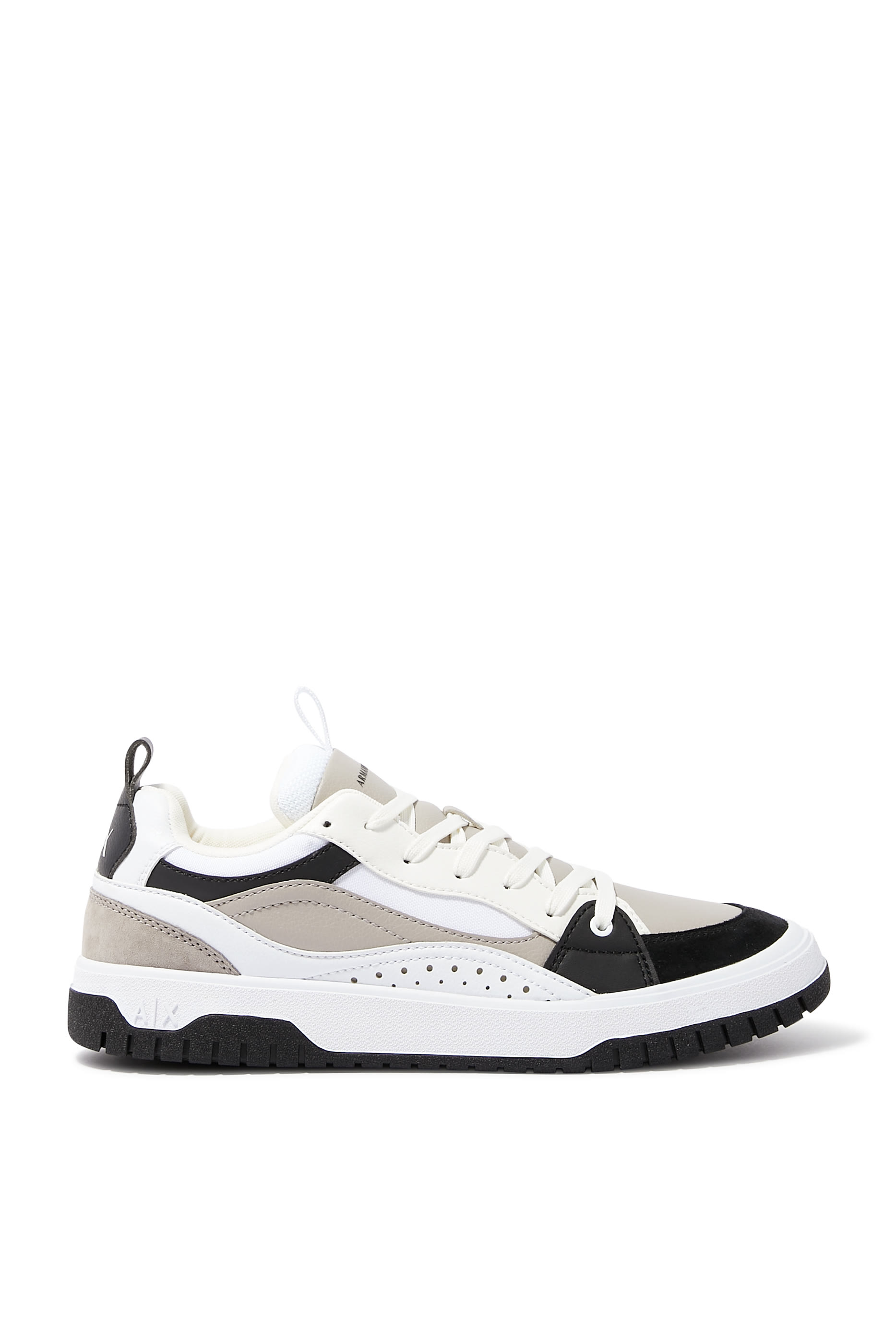 سنيكرز دوك بشعار الماركة