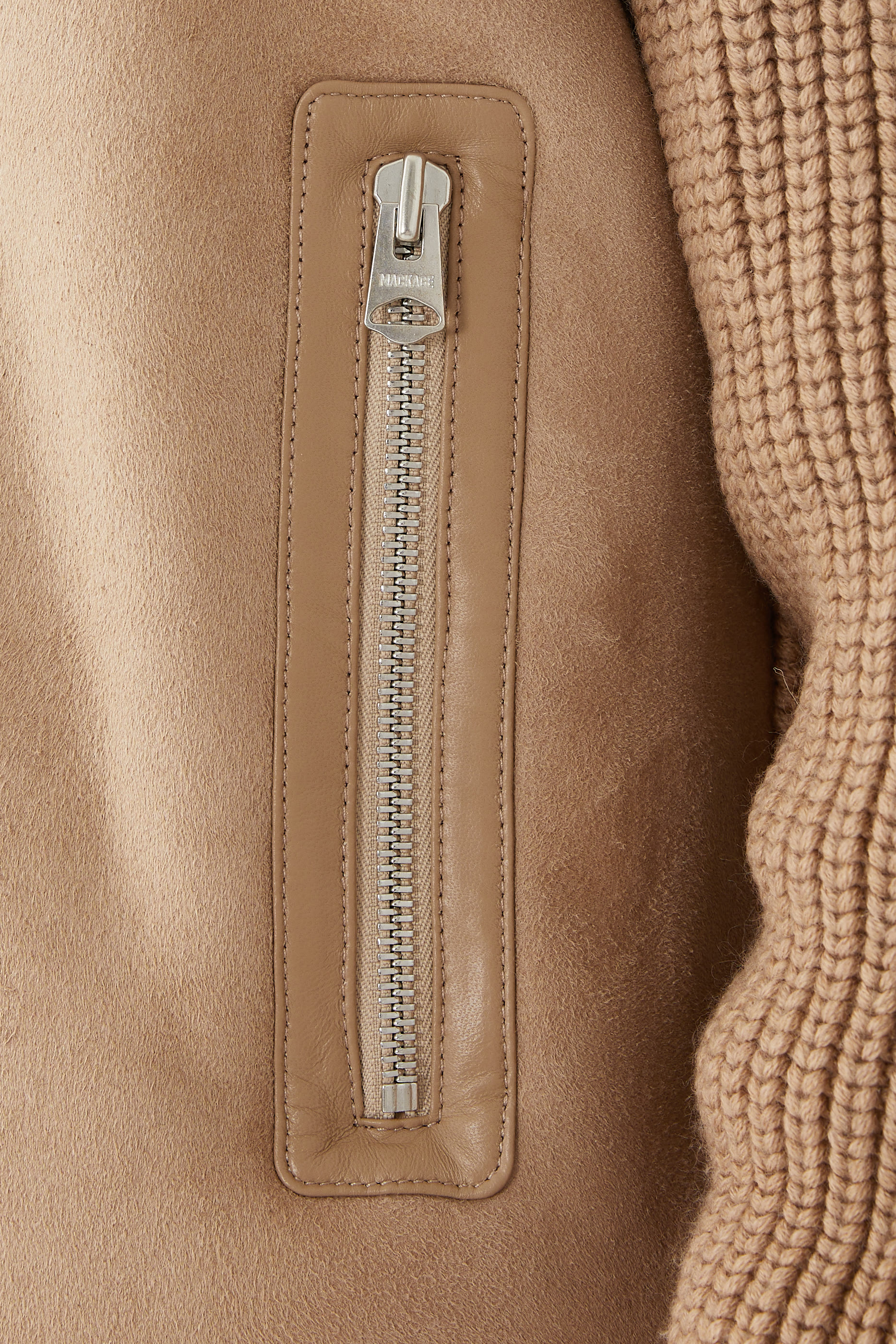 جاكيت جوناثان خامات مختلفة وفرو