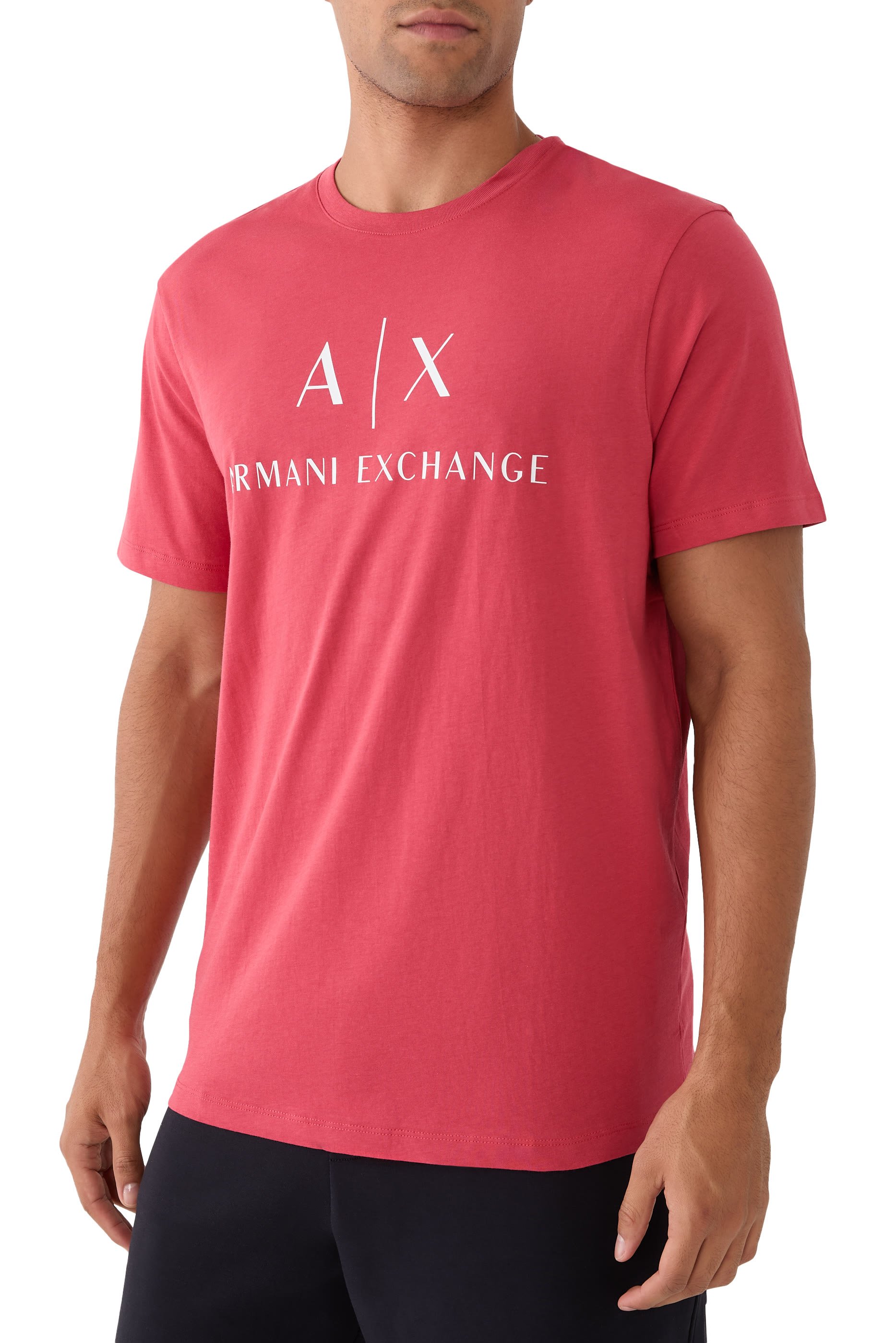 تيشيرت بشعار الماركة بقصة ضيقة جرسيه