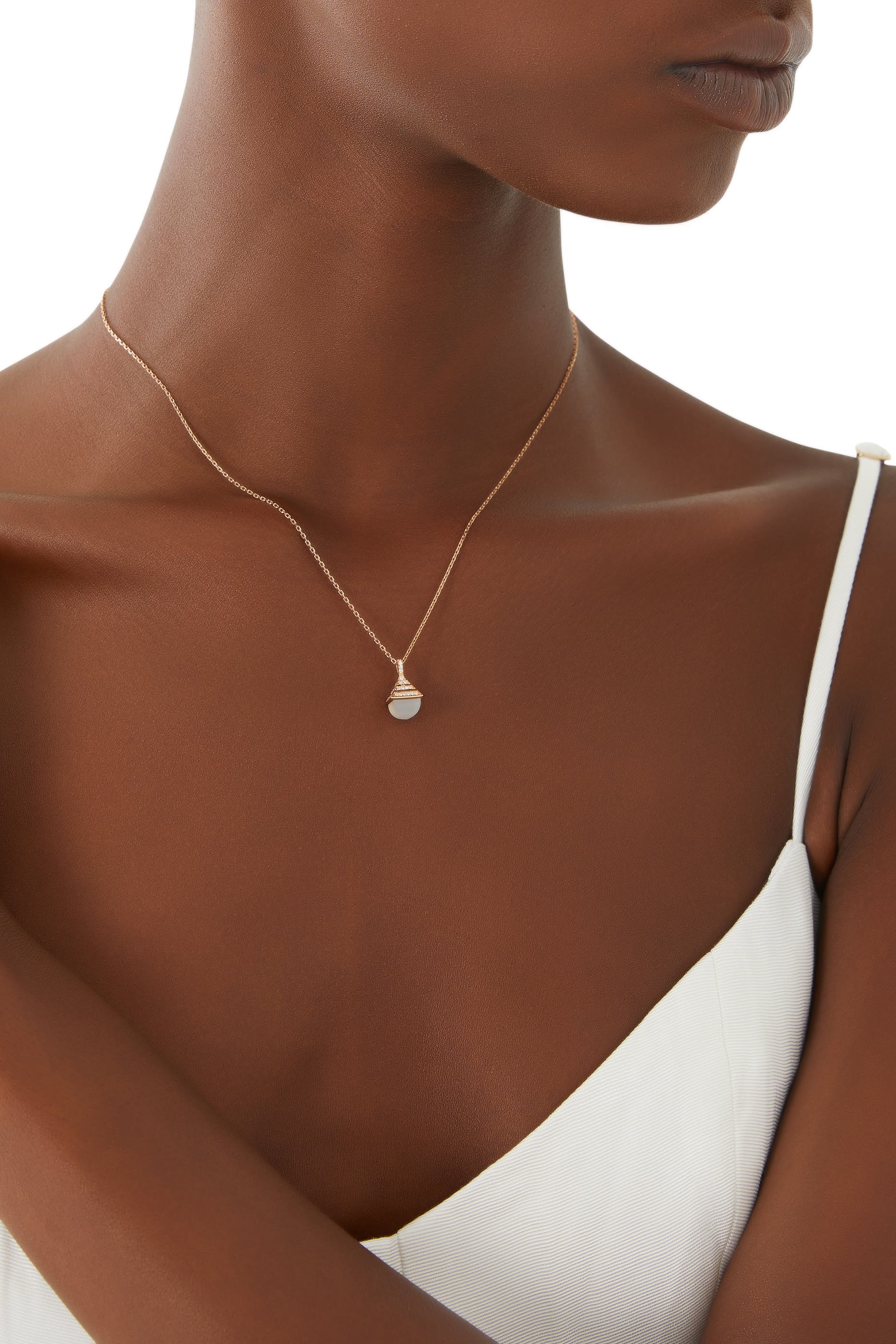 قلادة كلو ريف بدلاية صغيرة مرصعة بالماس وحجر القمر ذهب وردي عيار 18