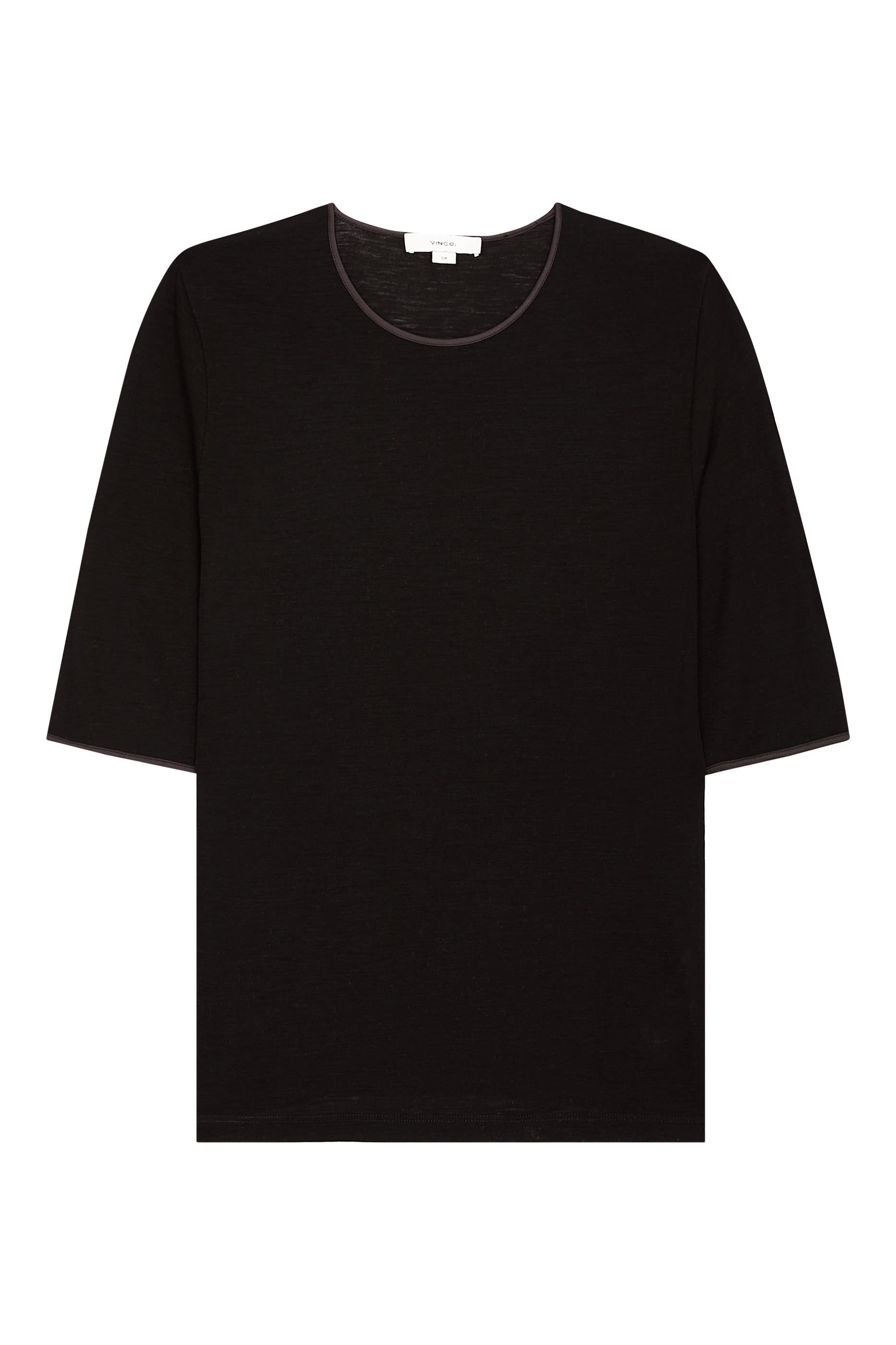 تيشيرت بشعار الماركة وتفاصيل كشكش