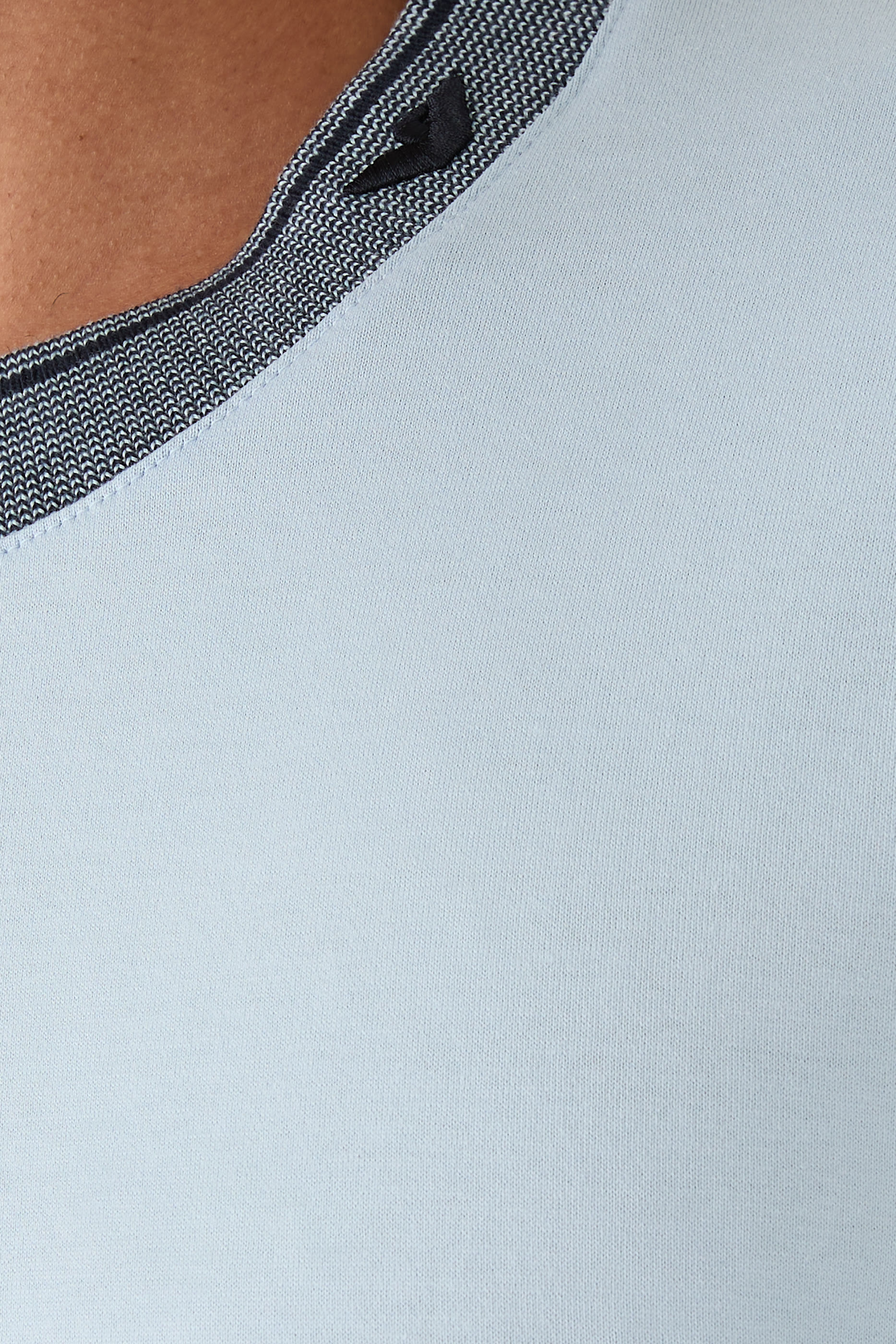 تيشيرت بأكمام قصيرة