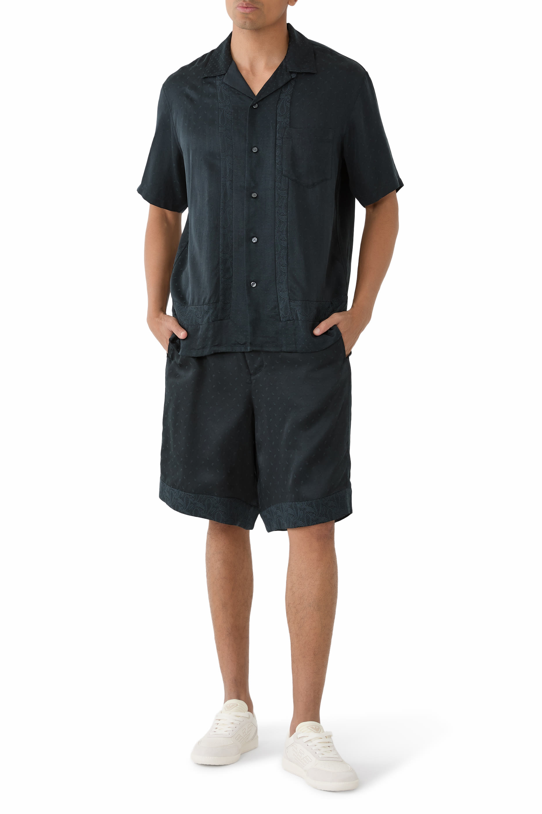 شورت برمودا بنقشة بيزلي