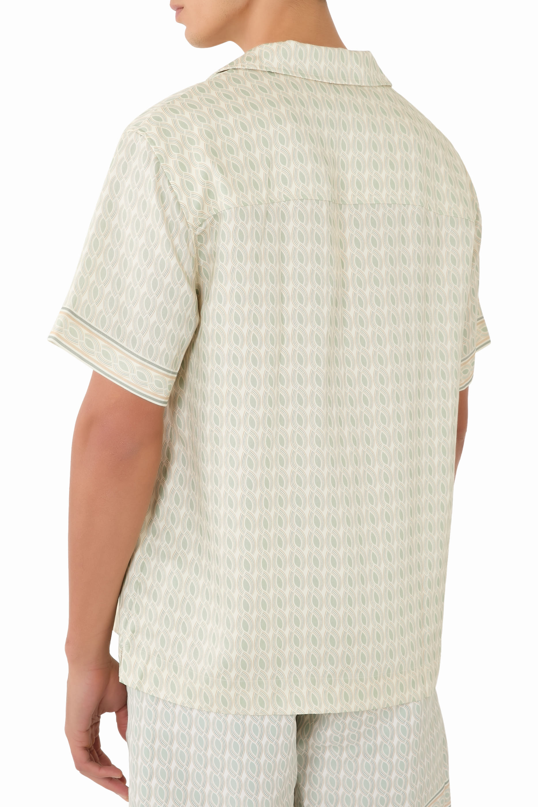 قميص بأكمام طويلة ونقشة فلب