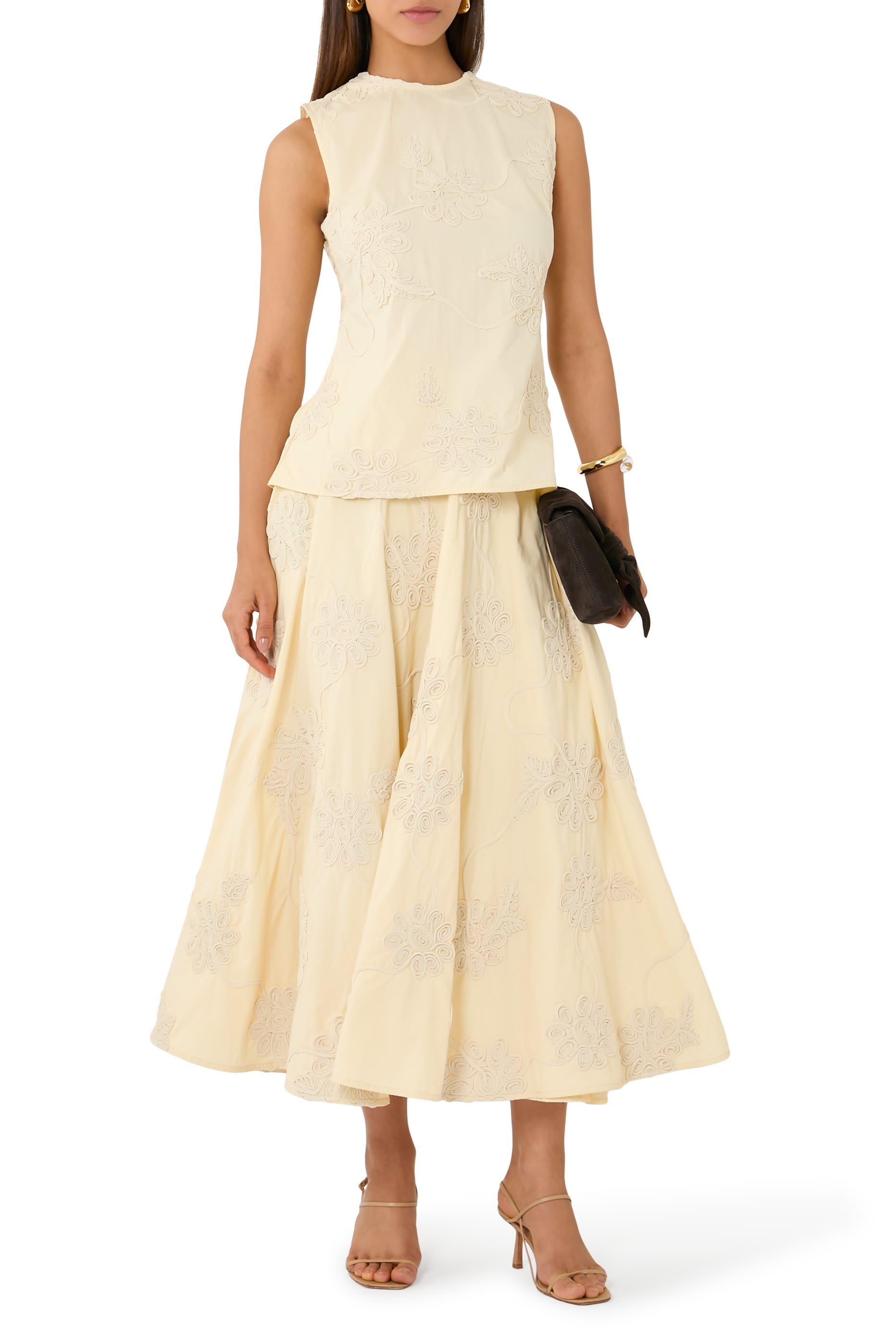 بلوزة بلا أكمام بزهور مطرزة