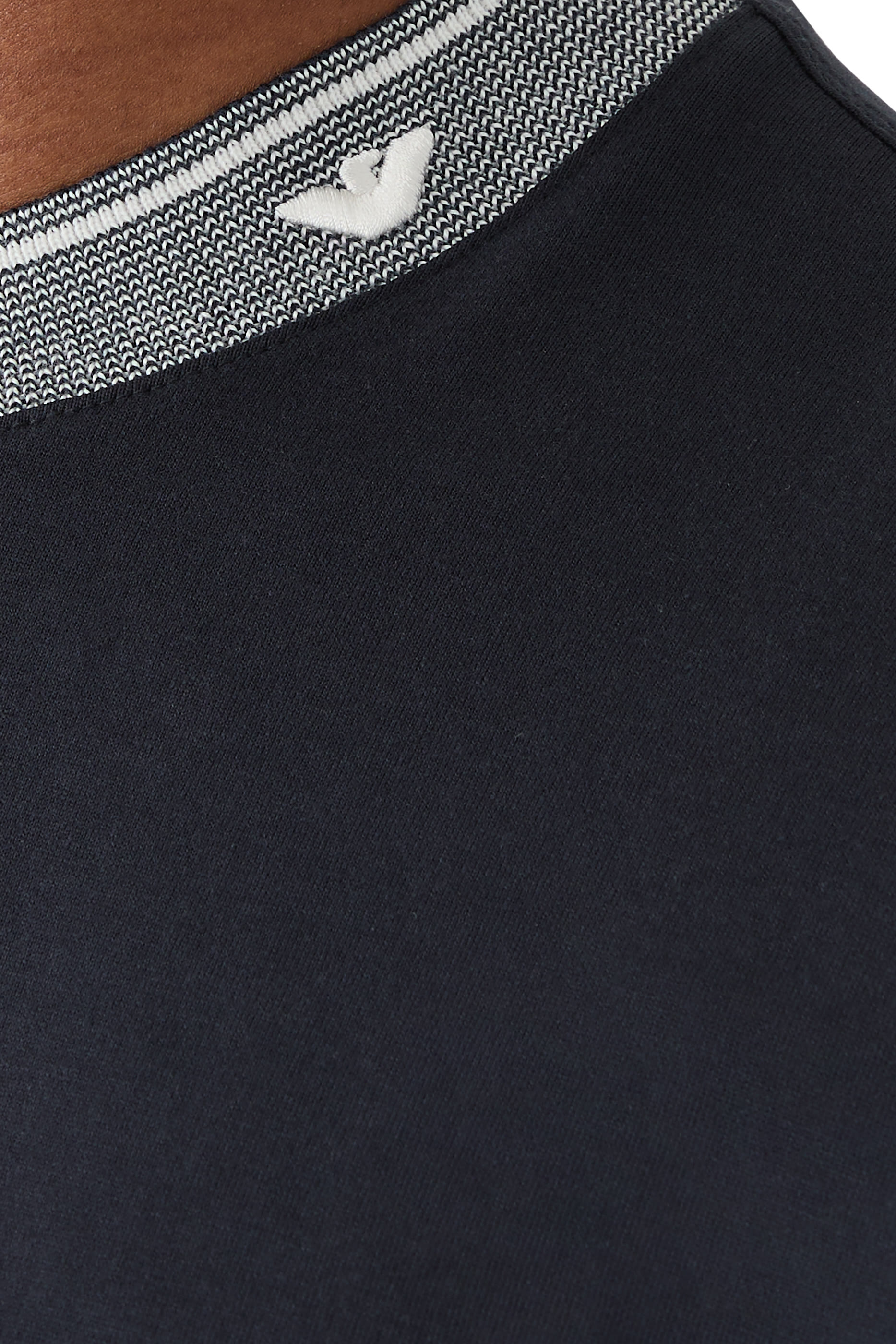 تيشيرت بأكمام قصيرة