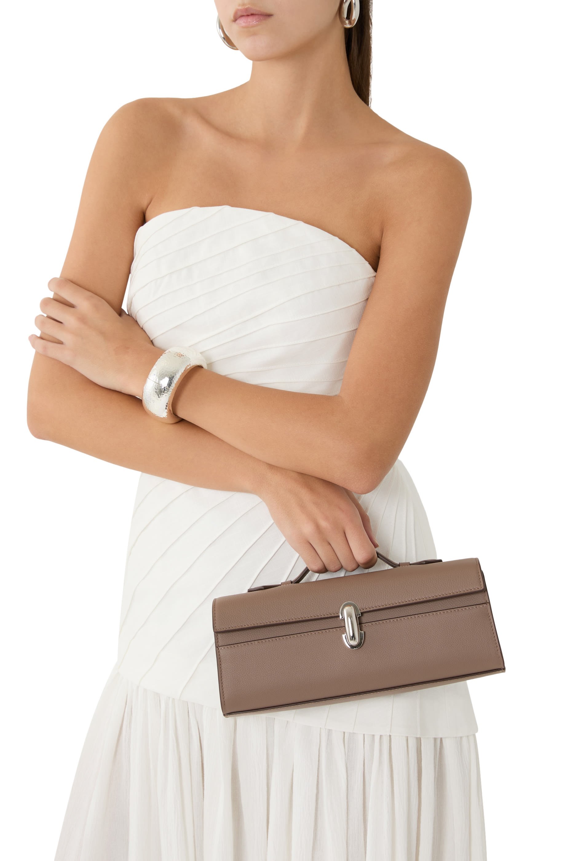 حقيبة بوشيت رفيعة بتصميم غير متماثل