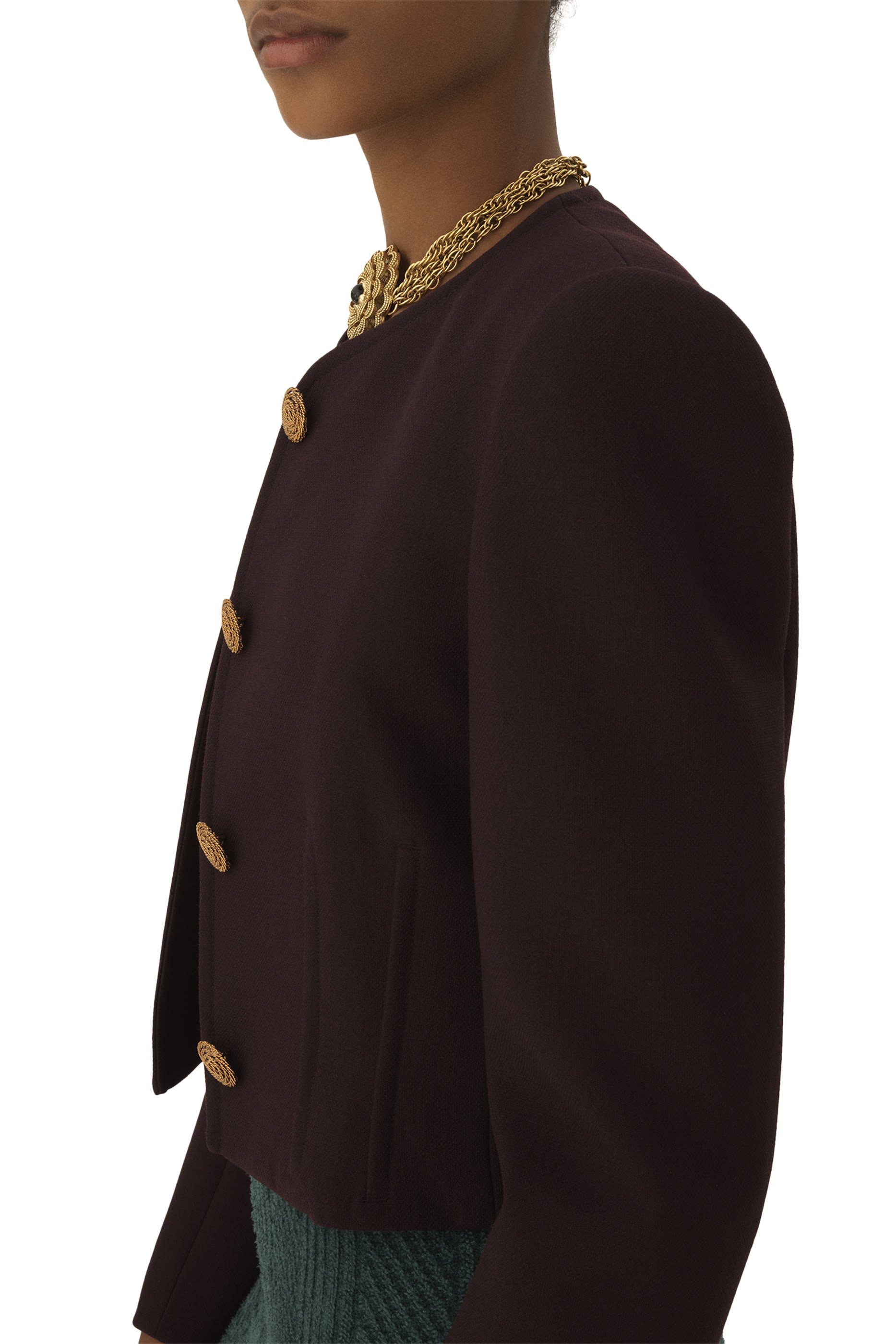 جاكيت قصير بلا ياقة