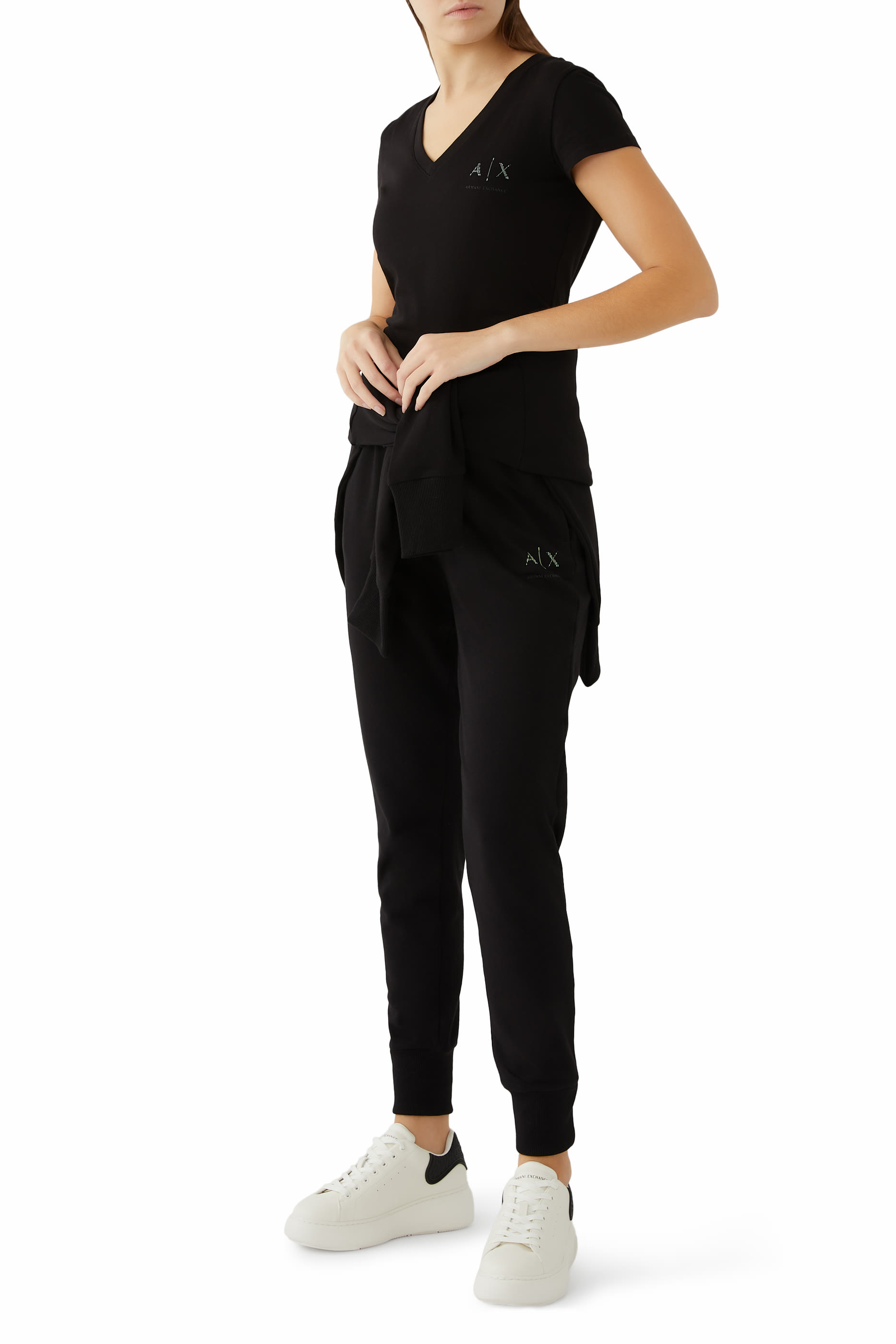 بنطال بشعار الماركة