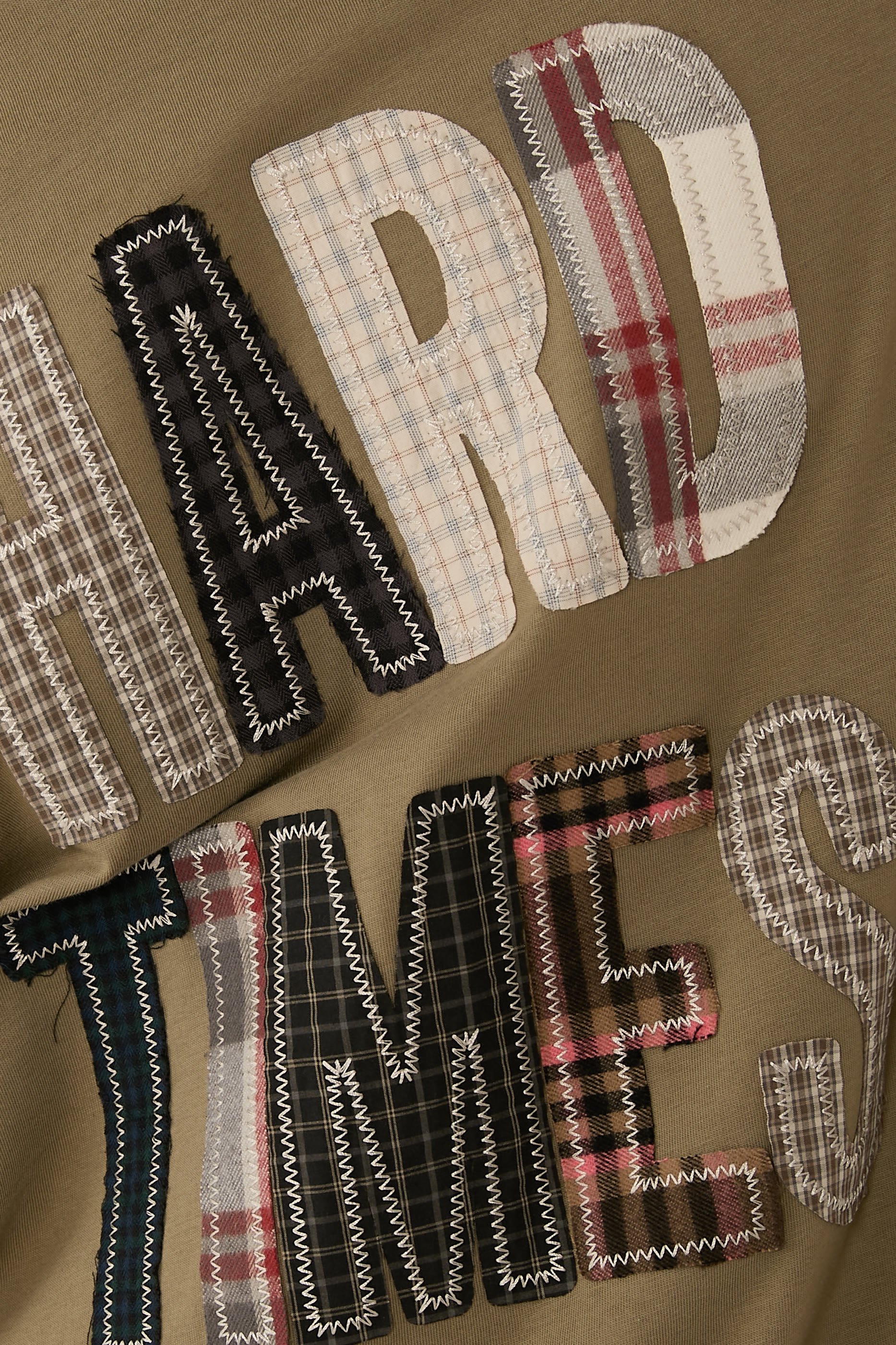 تيشيرت بتطريز عبارة هارد تايمز قطن جيرسيه عضوي