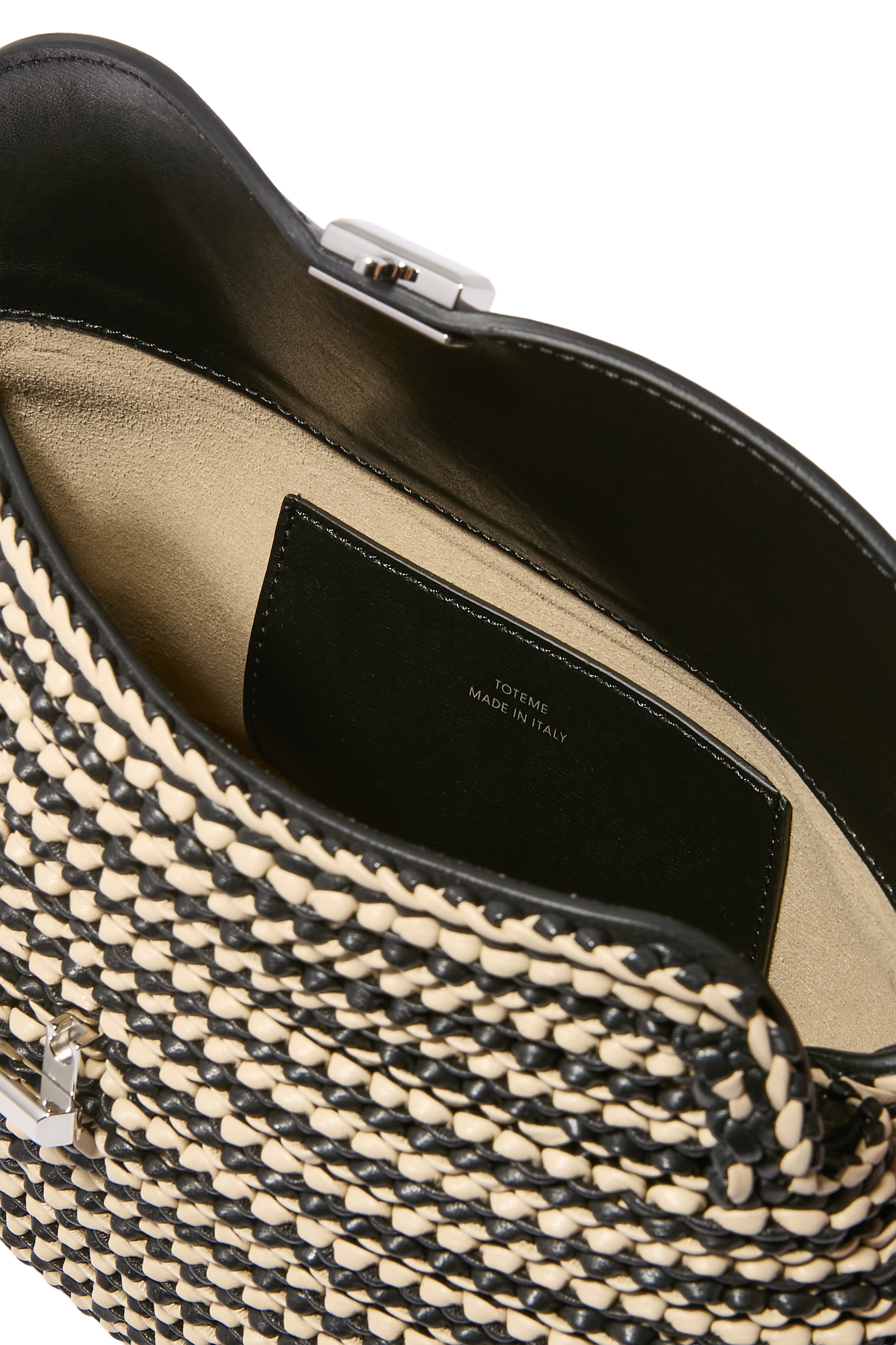 حقيبة كلاتش منسوجة بقفل على شكل حرف T