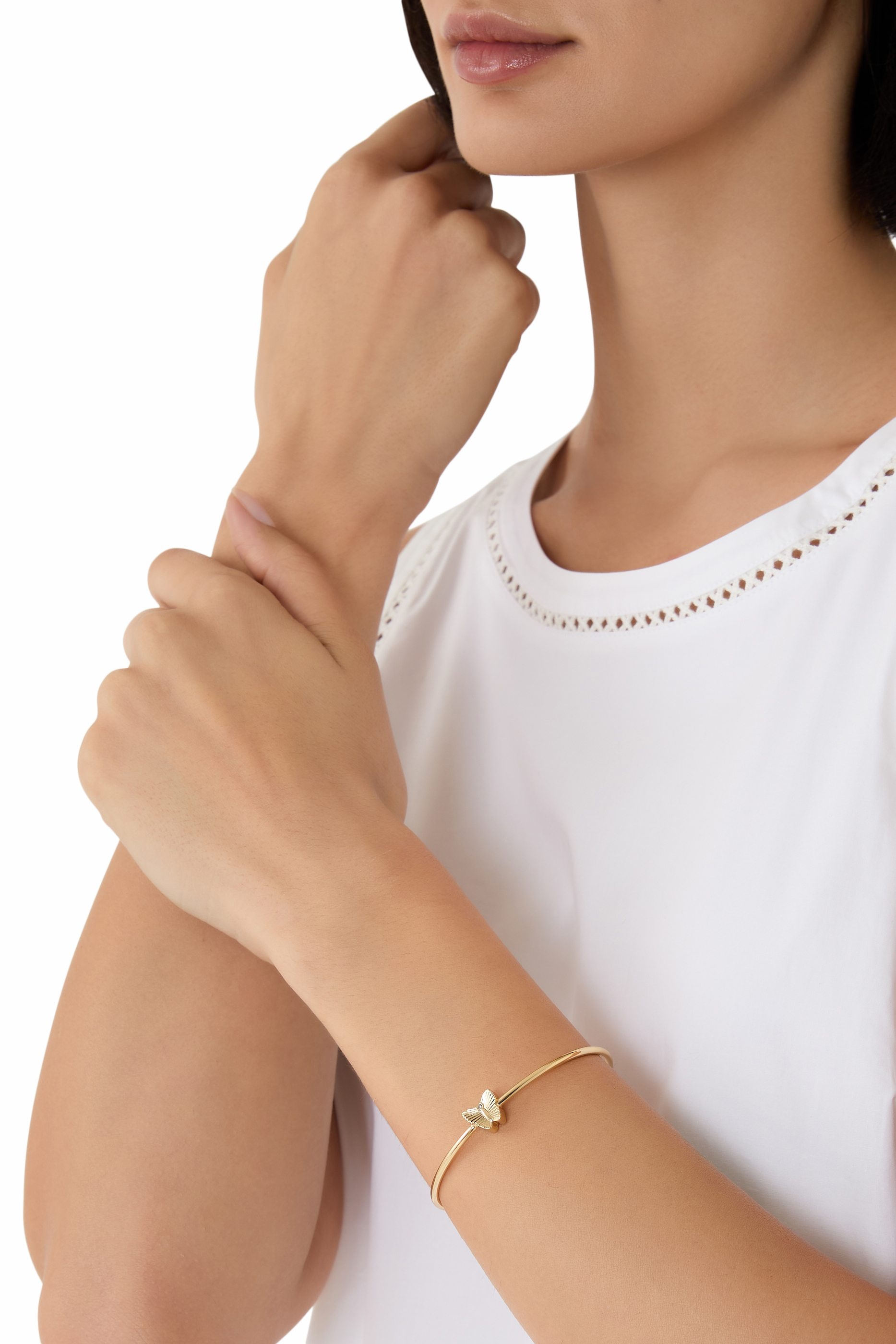 سوار رفيع بحلية بتصميم فراشة