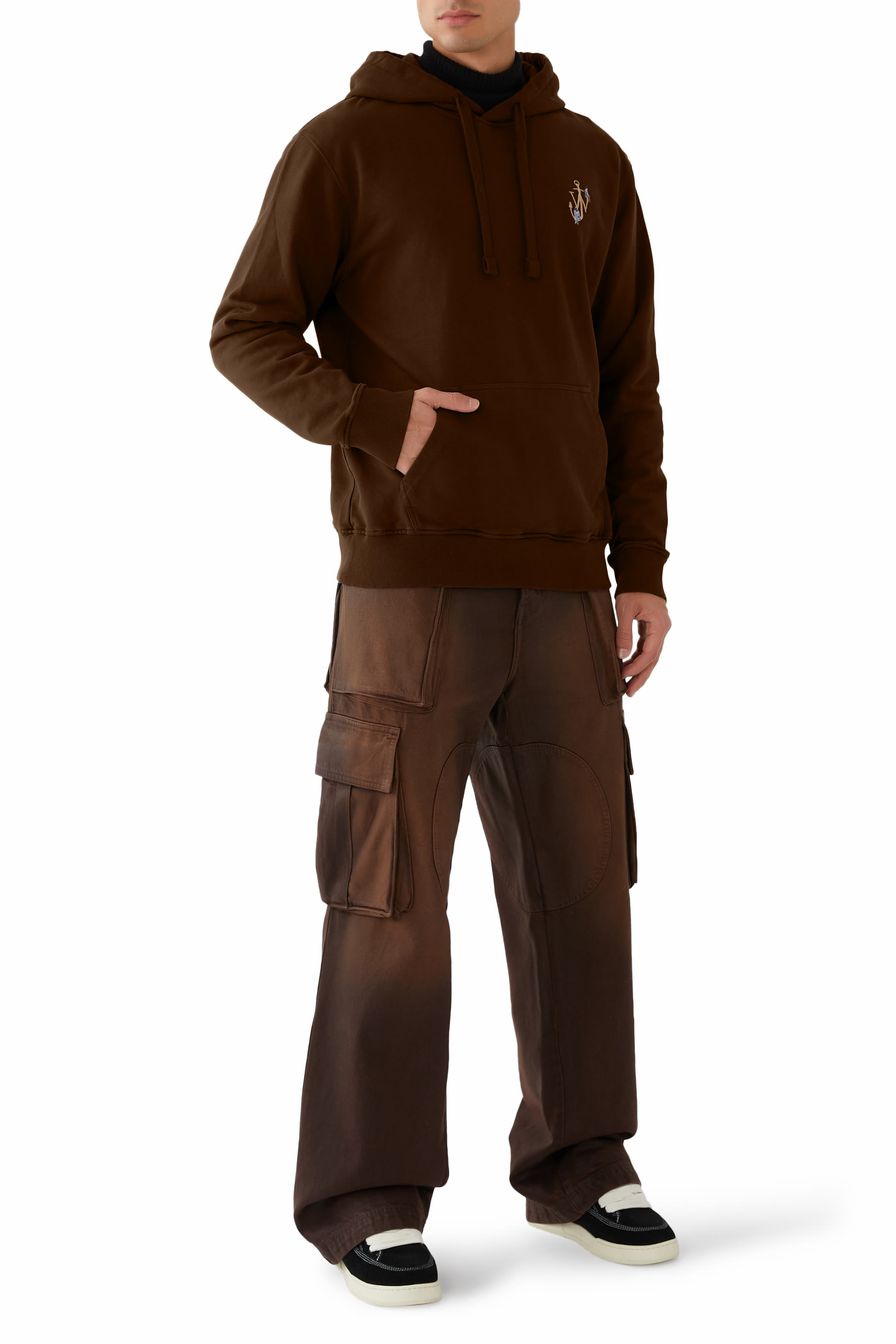 هودي مطرز بشعار الماركة