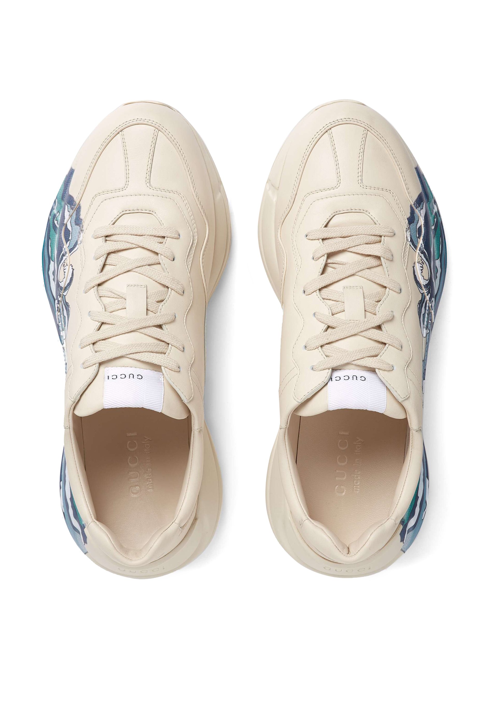 سنيكرز رايتون بطبعة أمواج