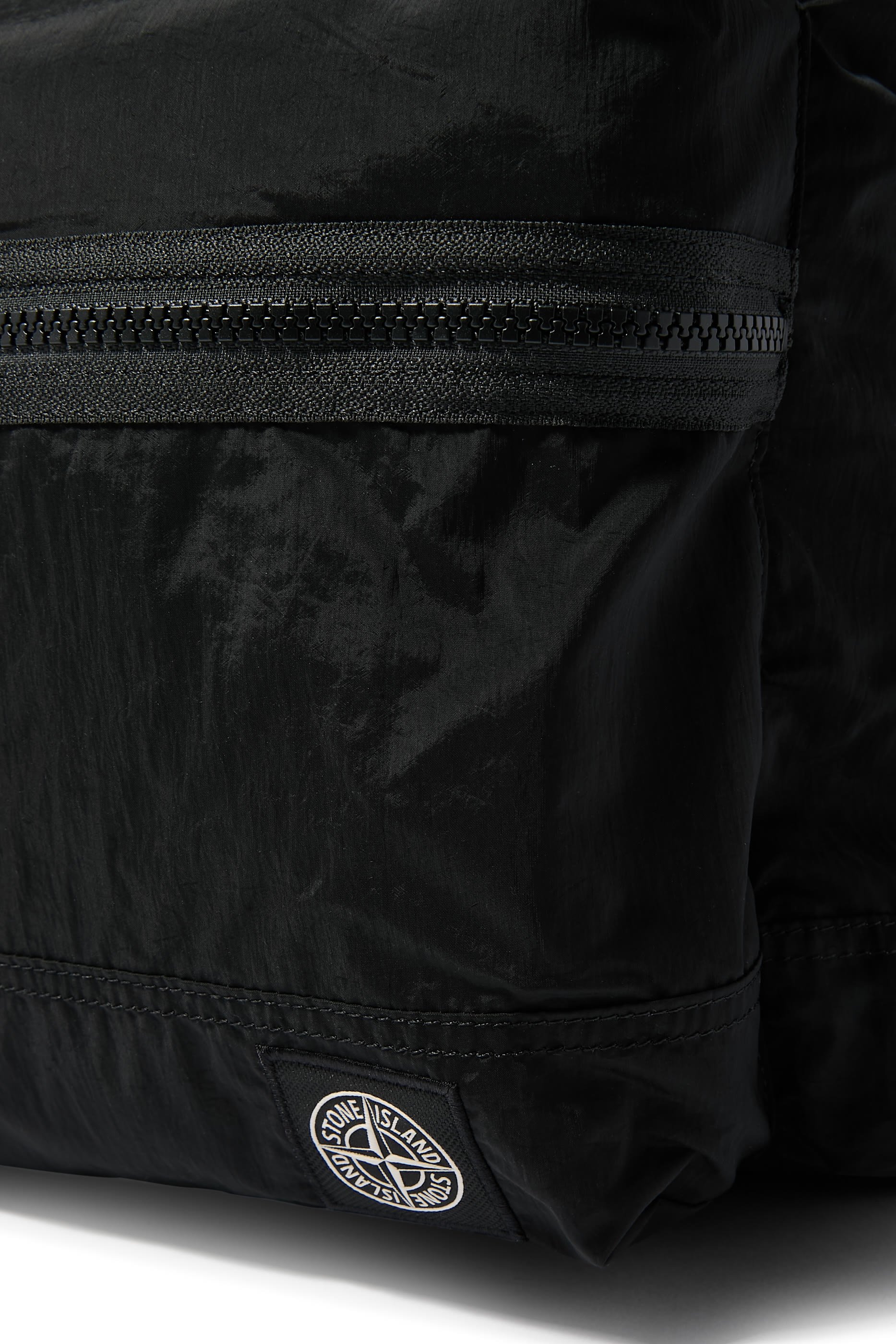 حقيبة ظهر بشعار الماركة