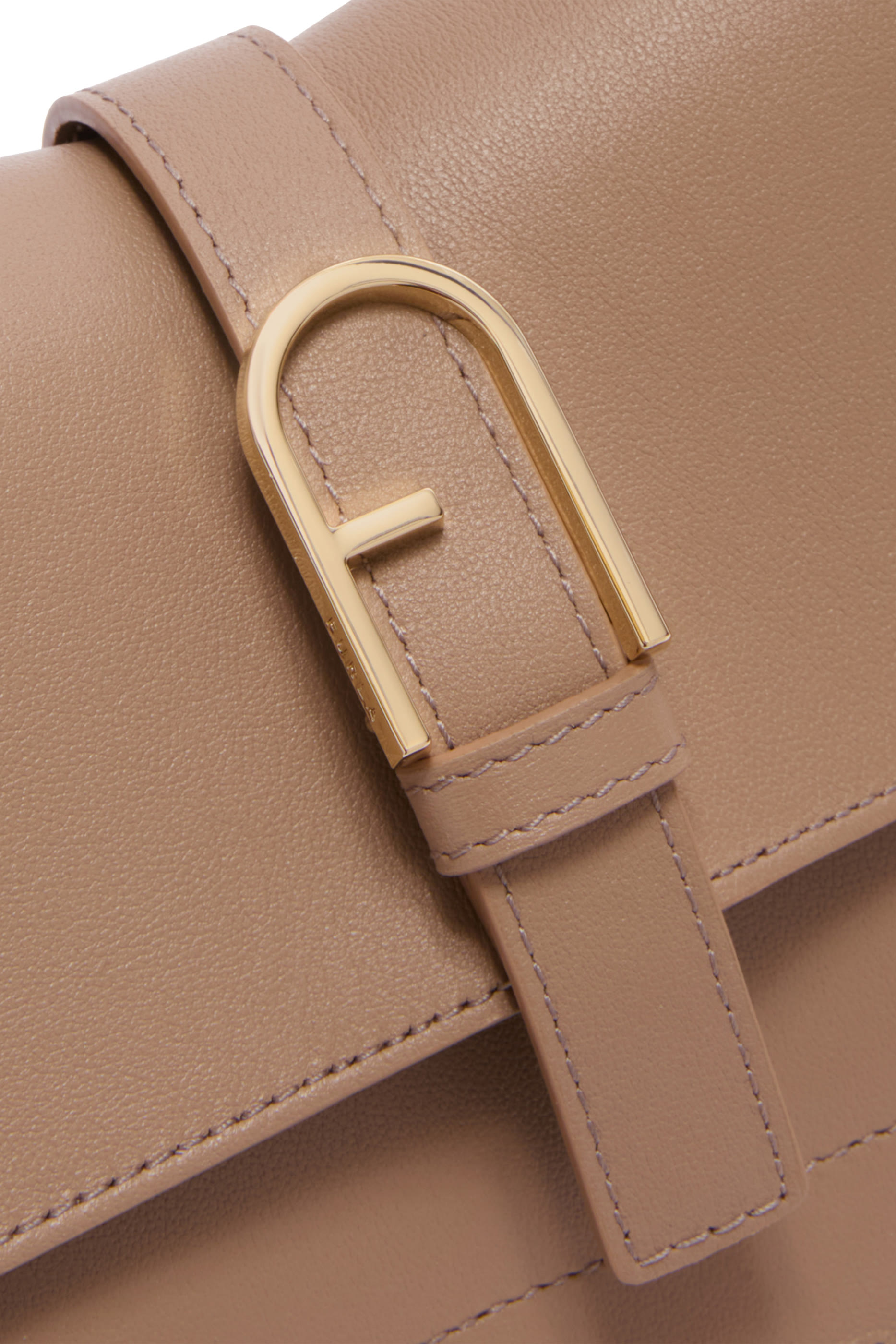 حقيبة فلو صغيرة بيد علوية