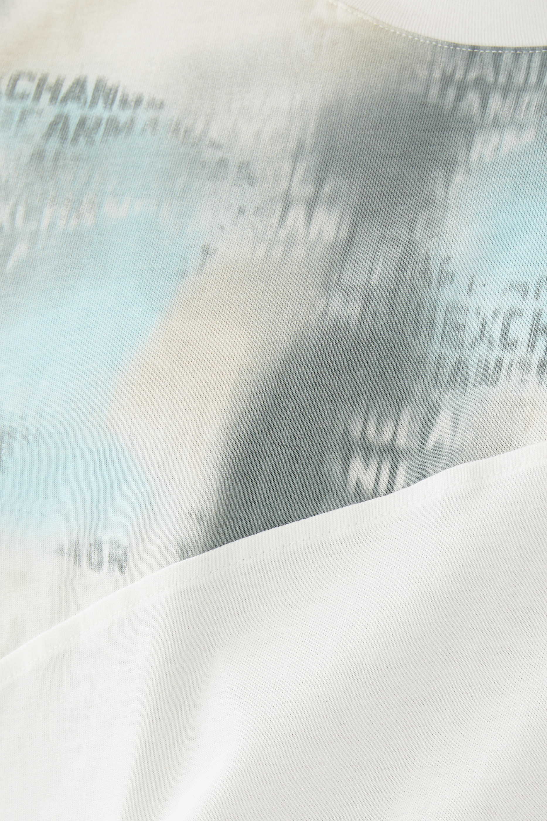 سترة اكوا بنصف شعار