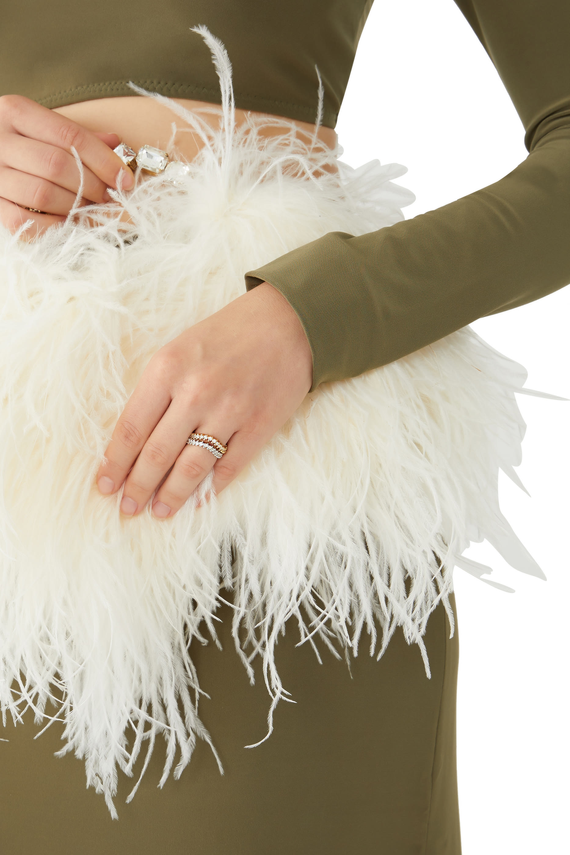 خاتم مموج مرصع بالماس ذهب أبيض عيار 18