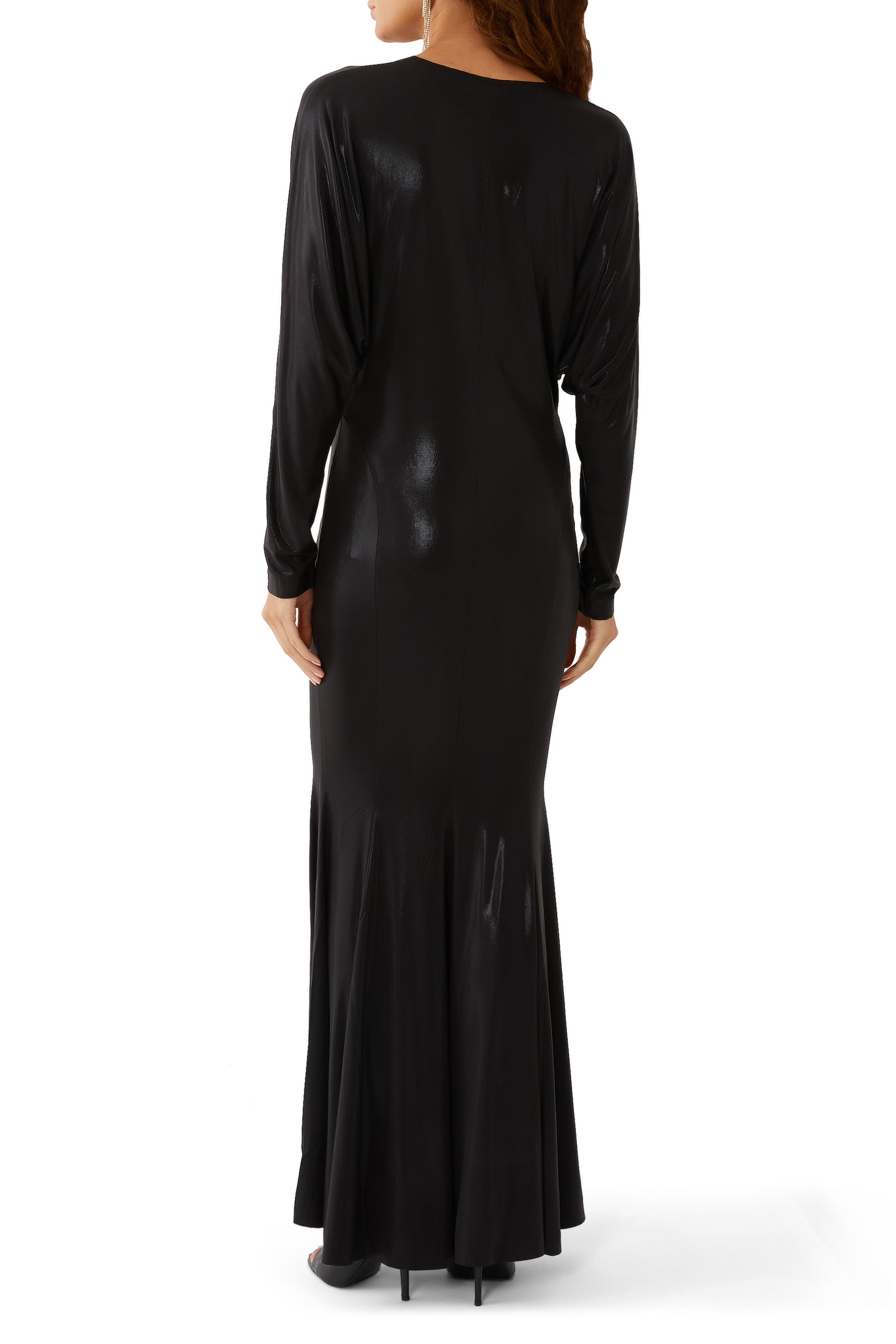 فستان سهرة دولان بقصة ذيل السمكة وياقة على شكل حرف V