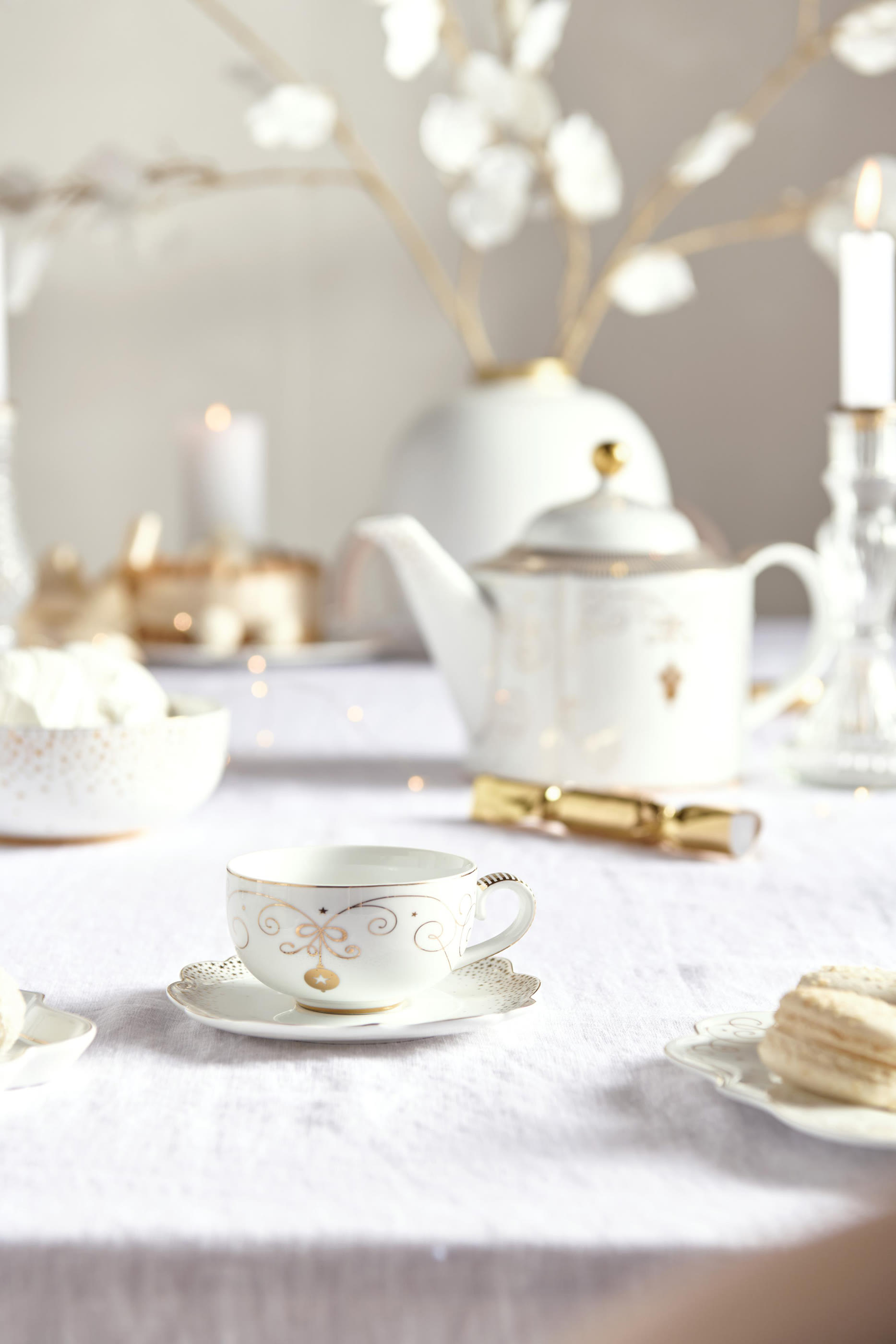 فنجان اسبرسو وطبق رويال وينتر أبيض