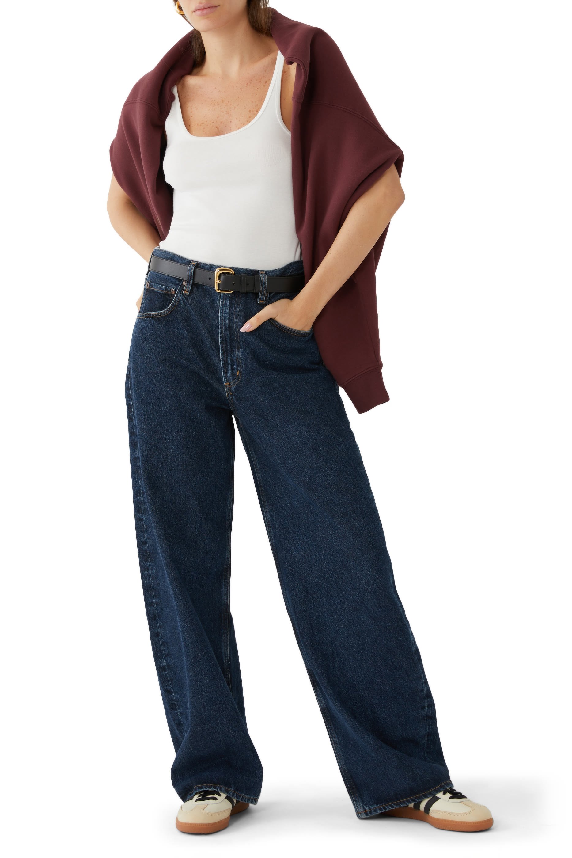 بلوزة بياقة عميقة وقصة ضيقة قطن عضوي