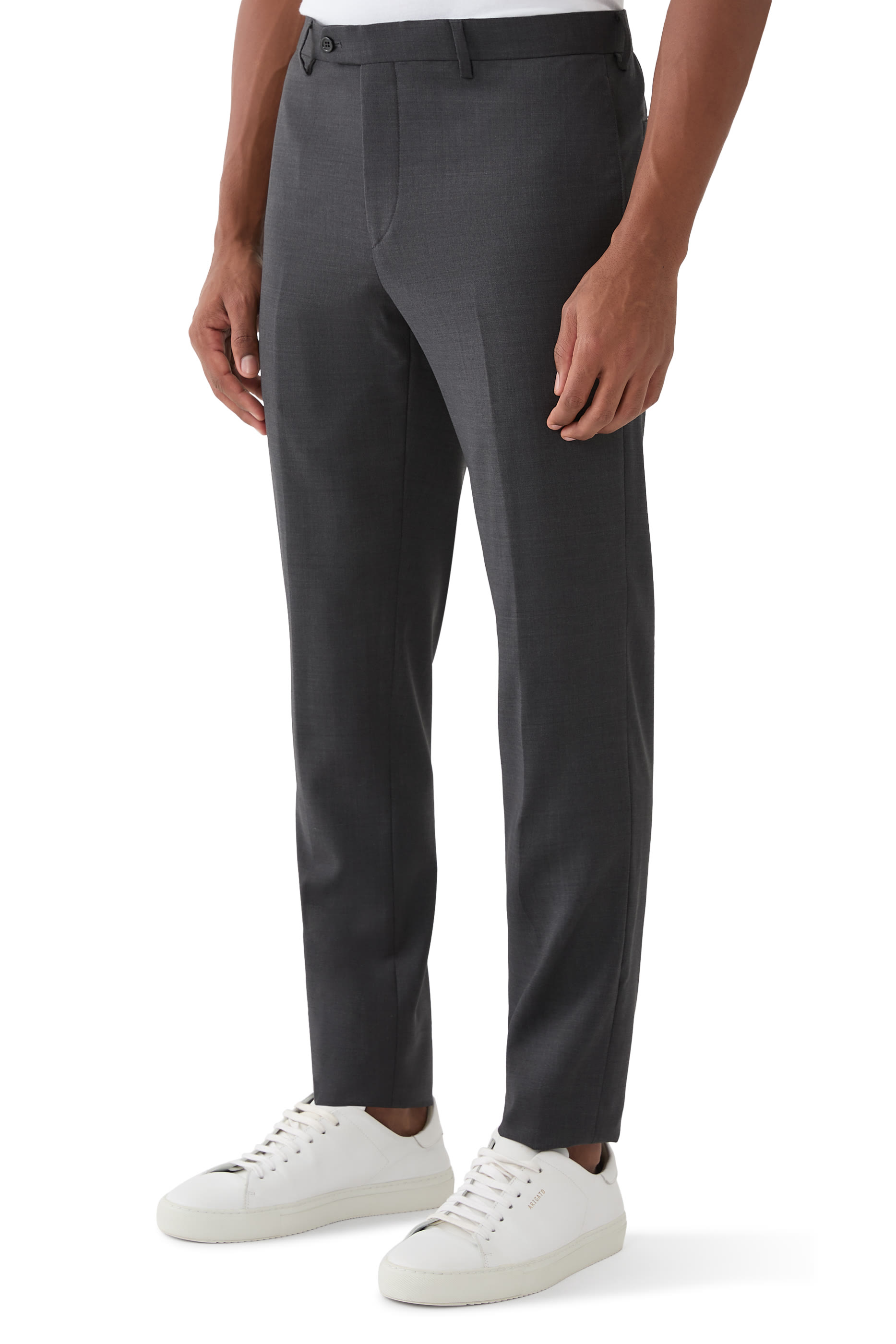 بدلة بقصة ضيقة