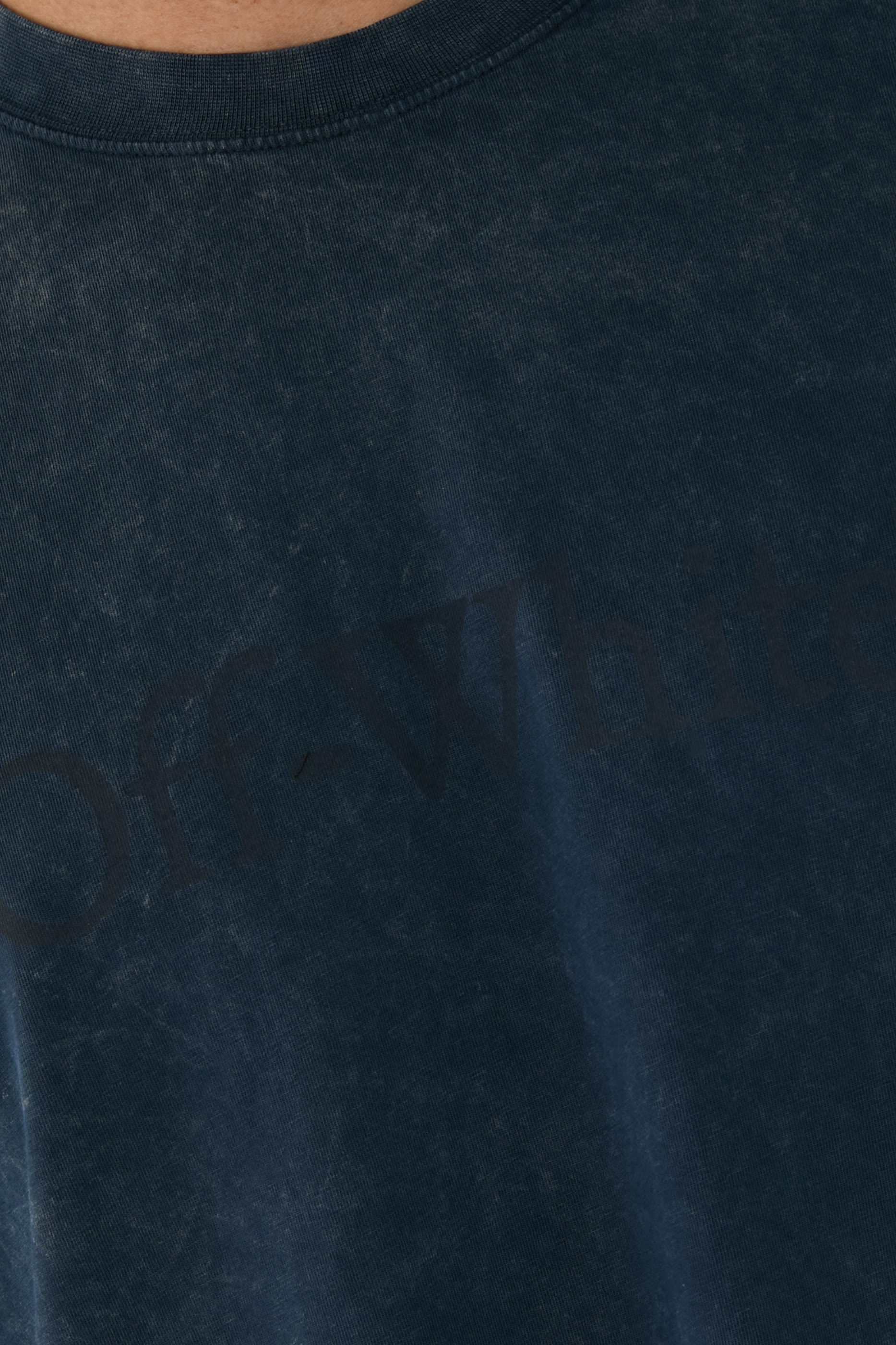 تشيرت لاندري سكيت بشعار الماركة