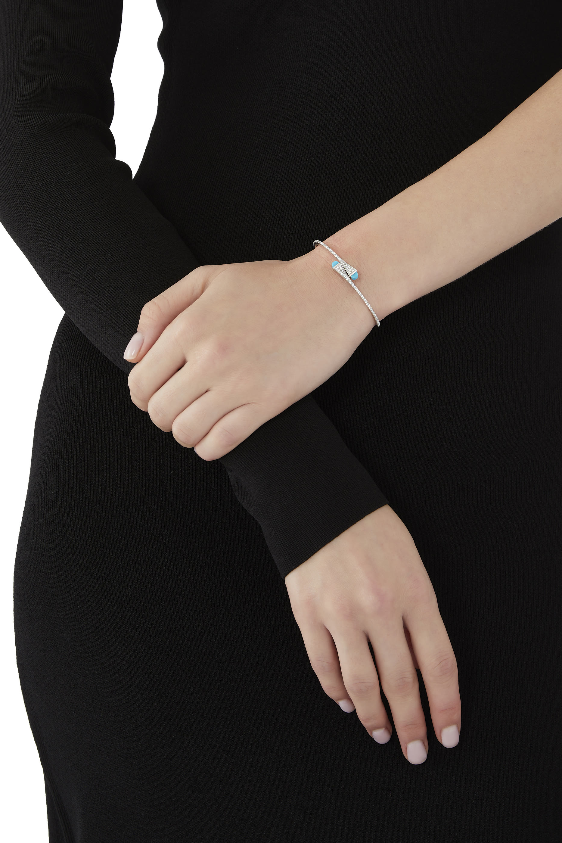 سوار كليو رفيع مرصع بالماس والفيروز ذهب أبيض عيار 18