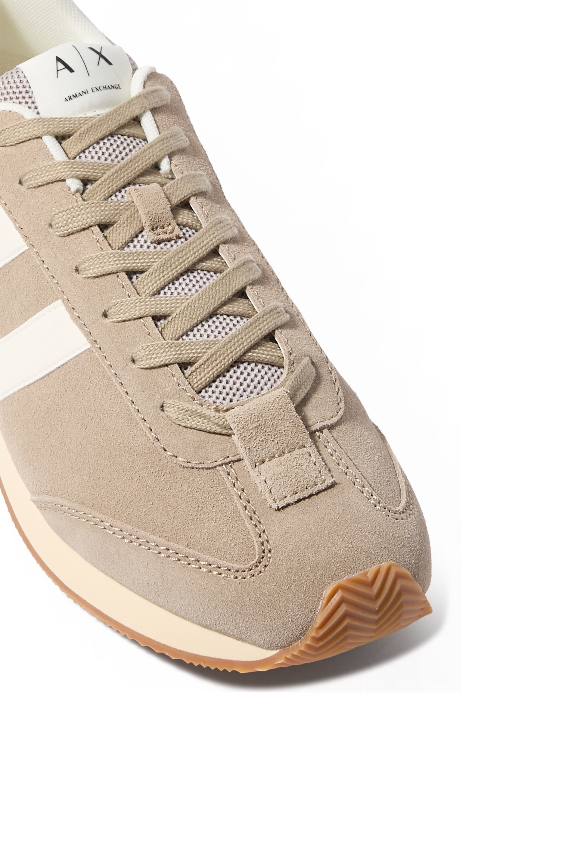 سنيكرز بشريط شعار الماركة عند الجانب