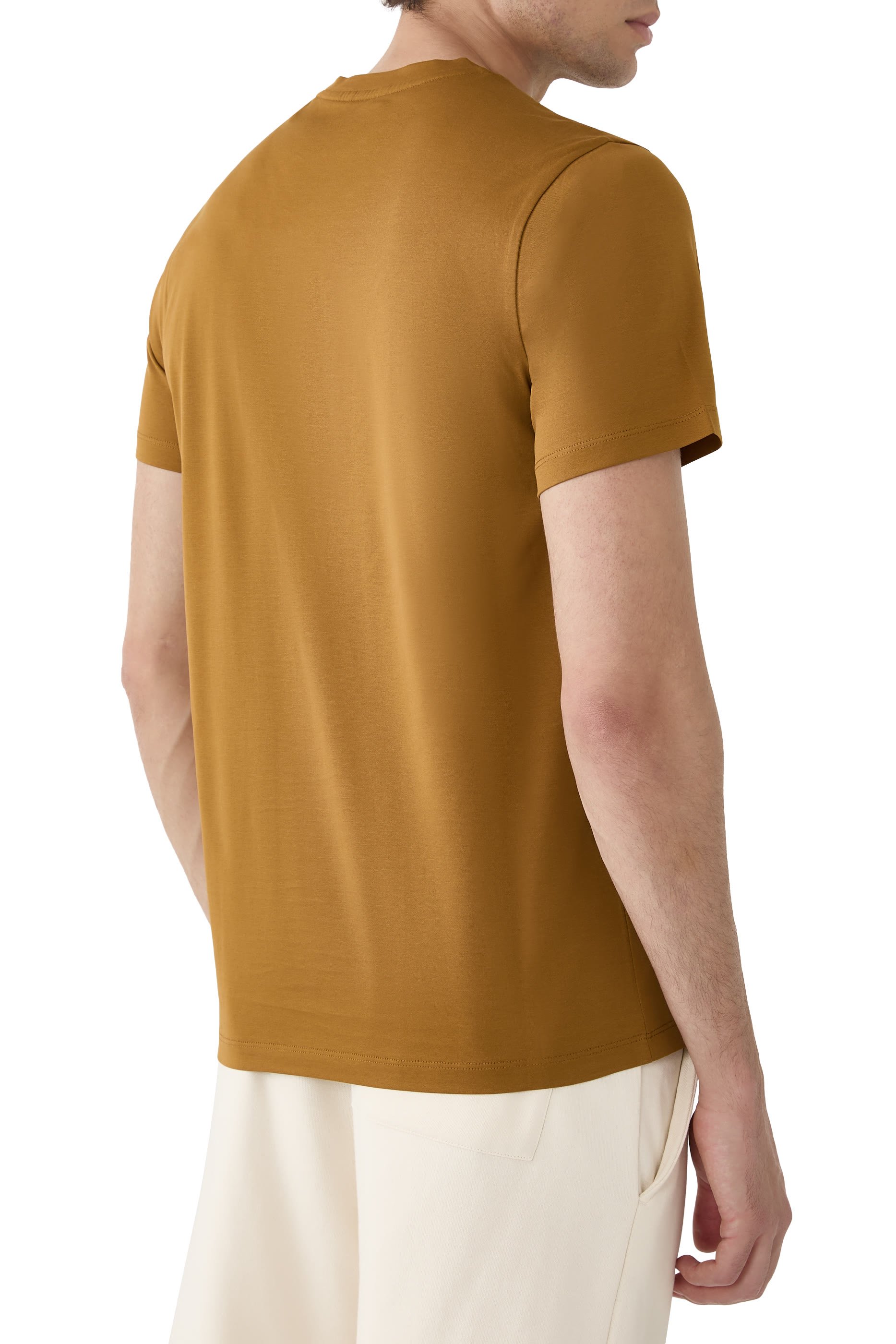 تيشيرت بأكمام قصيرة