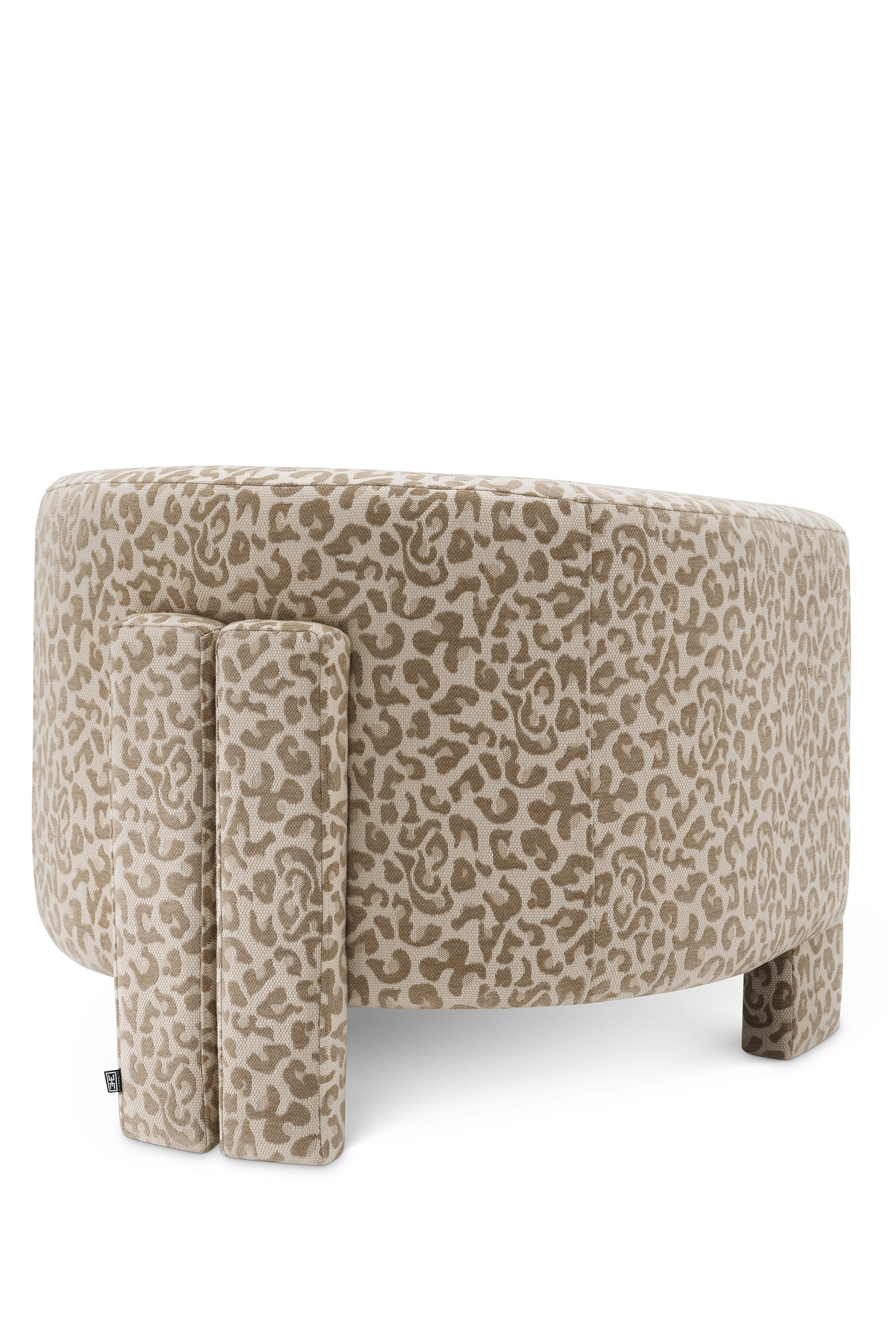 كرسي ام اي تي بمسند للذراعين خشب البندق