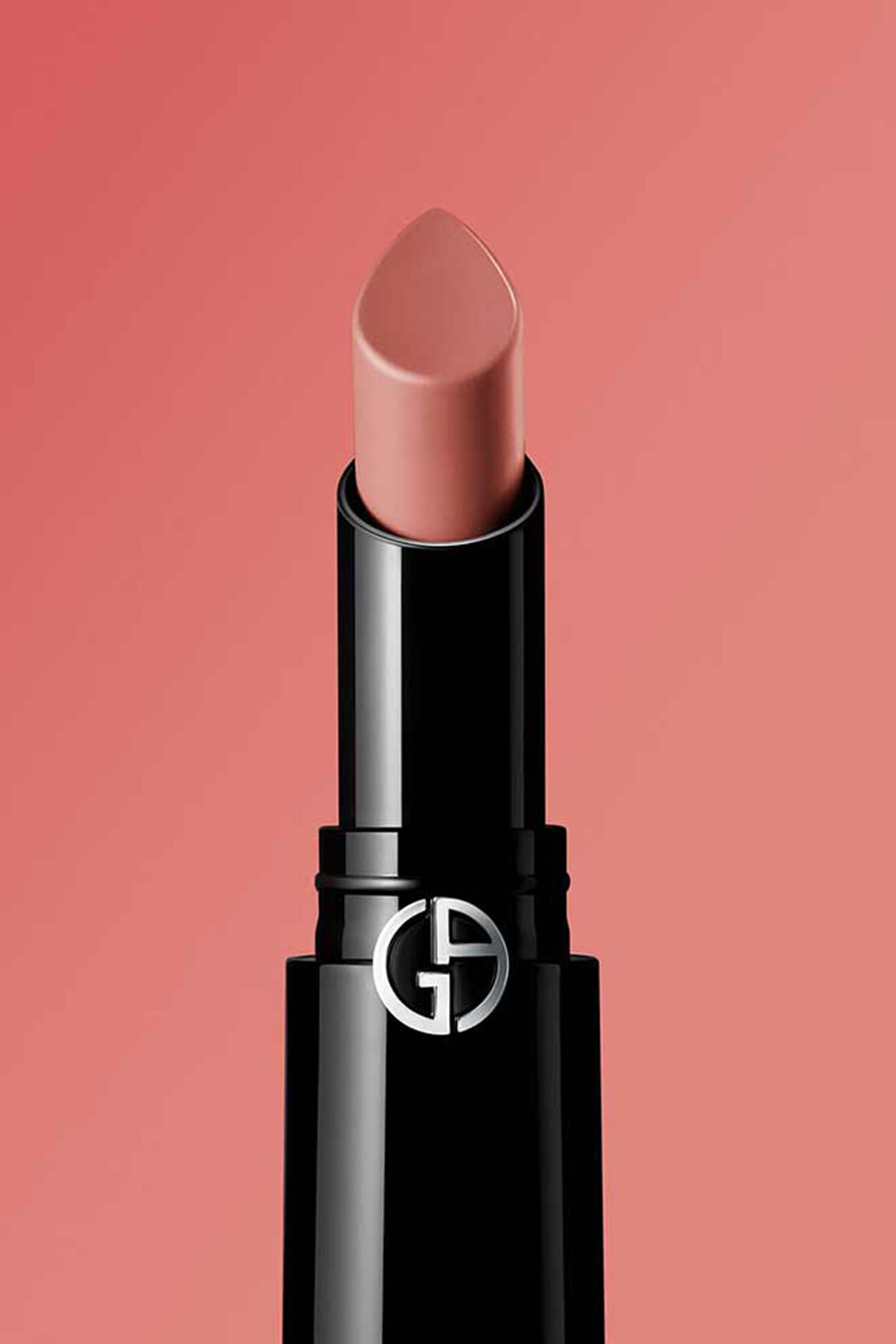 أحمر شفاه ليب باور بلون زاهٍ يدوم طويلاً