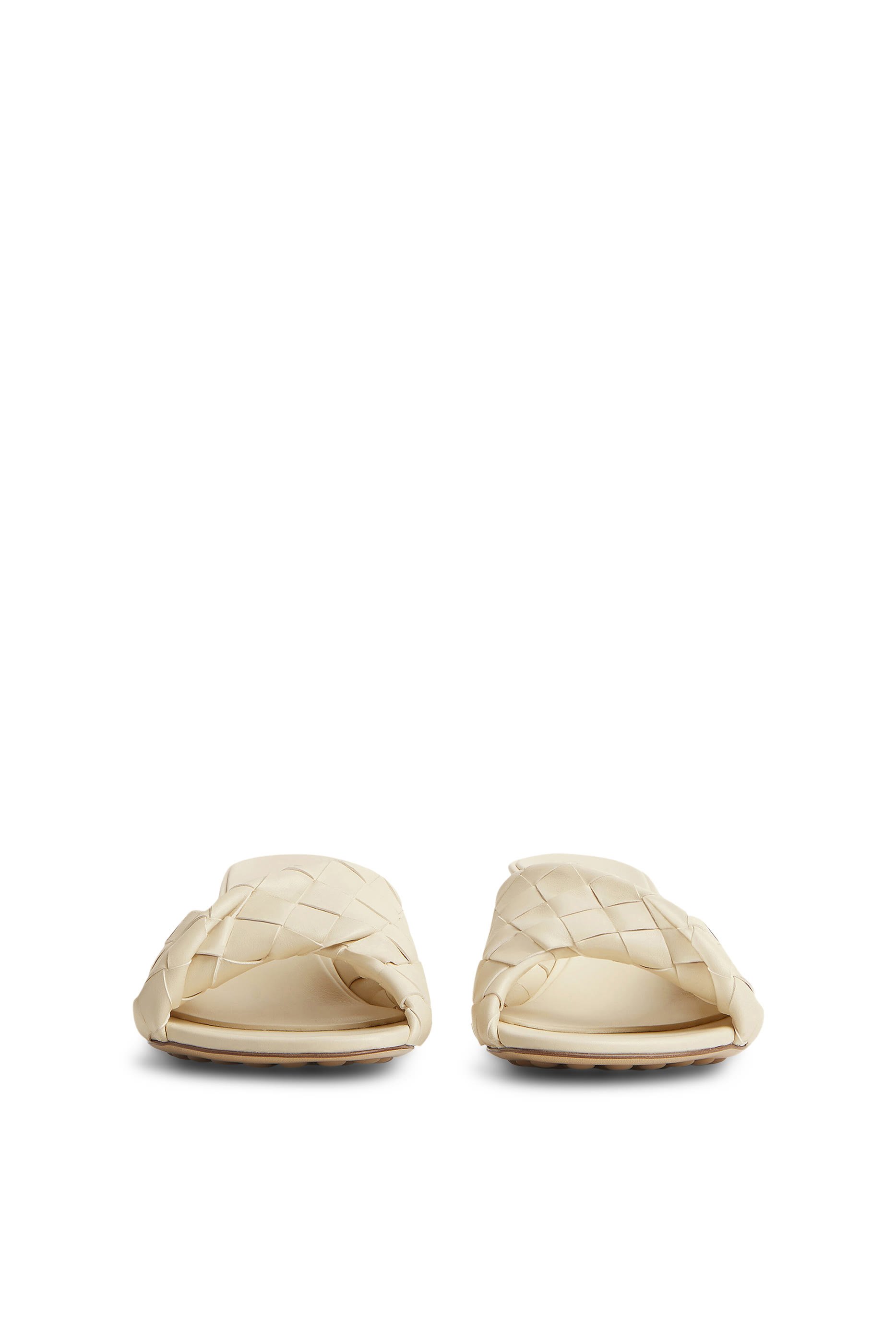 حذاء بلينك 50 مفتوح من الخلف