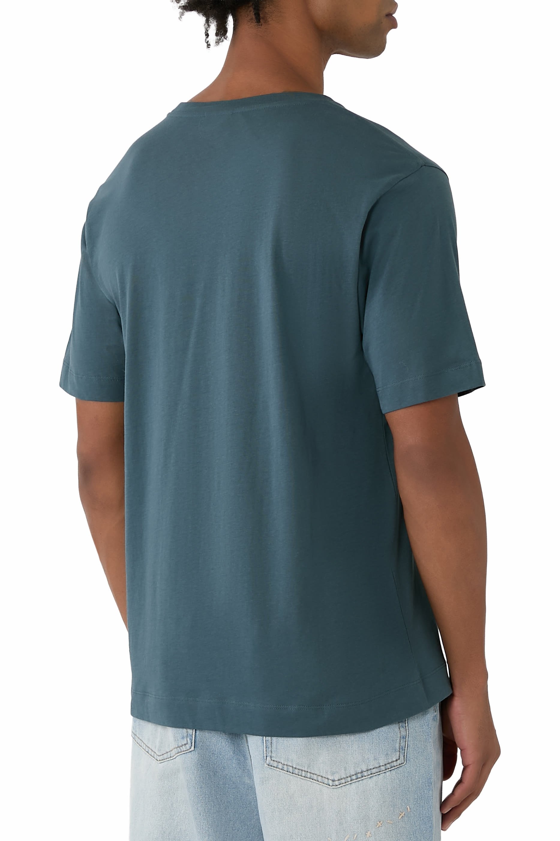 تيشيرت بأكمام قصيرة