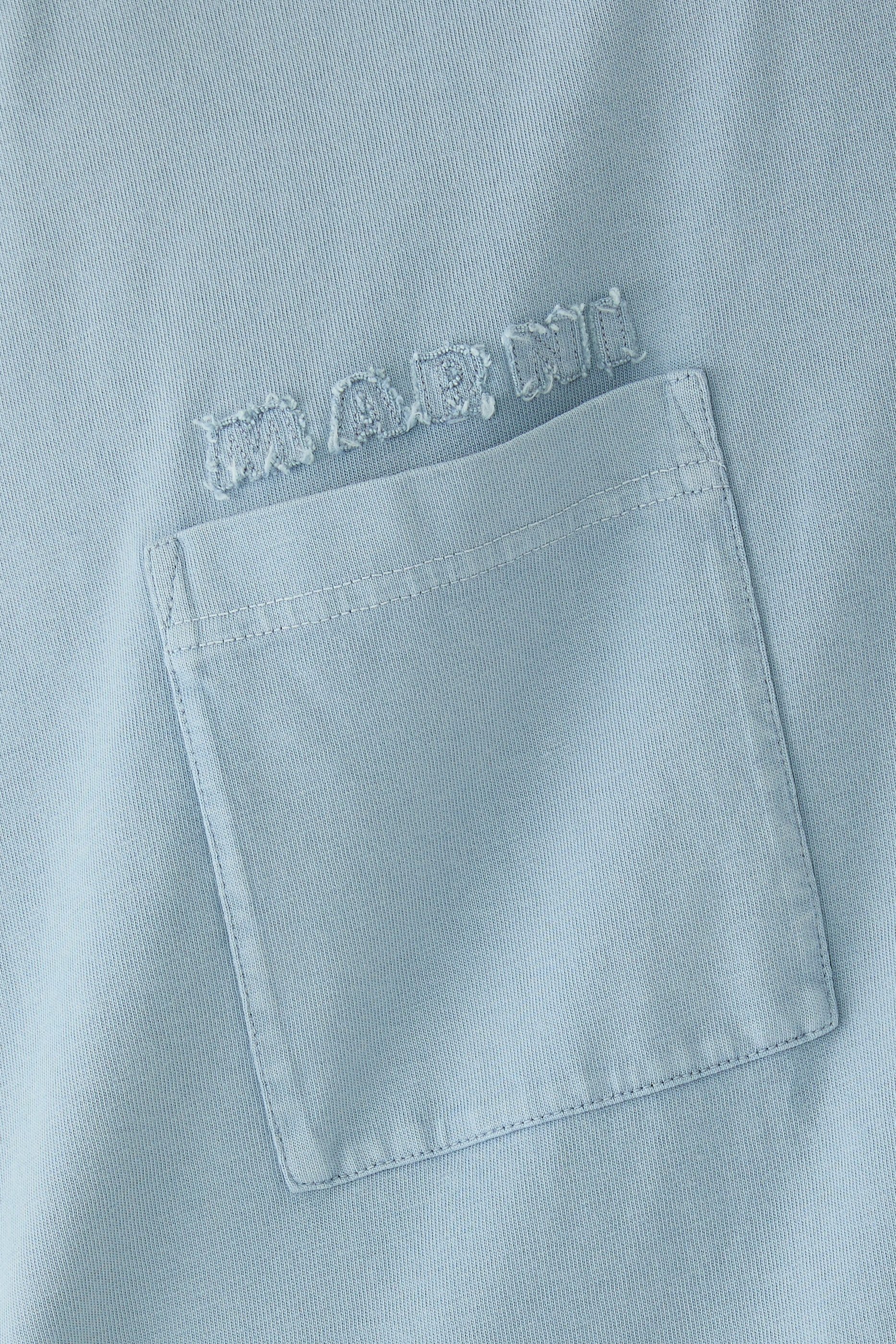 تيشيرت برقعات حروف شعار الماركة قطن