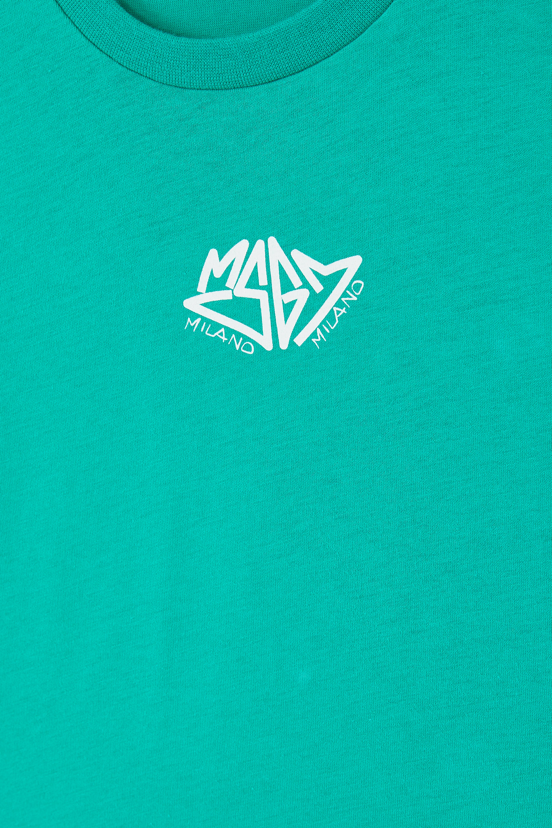 تيشيرت بشعار الماركة للأطفال