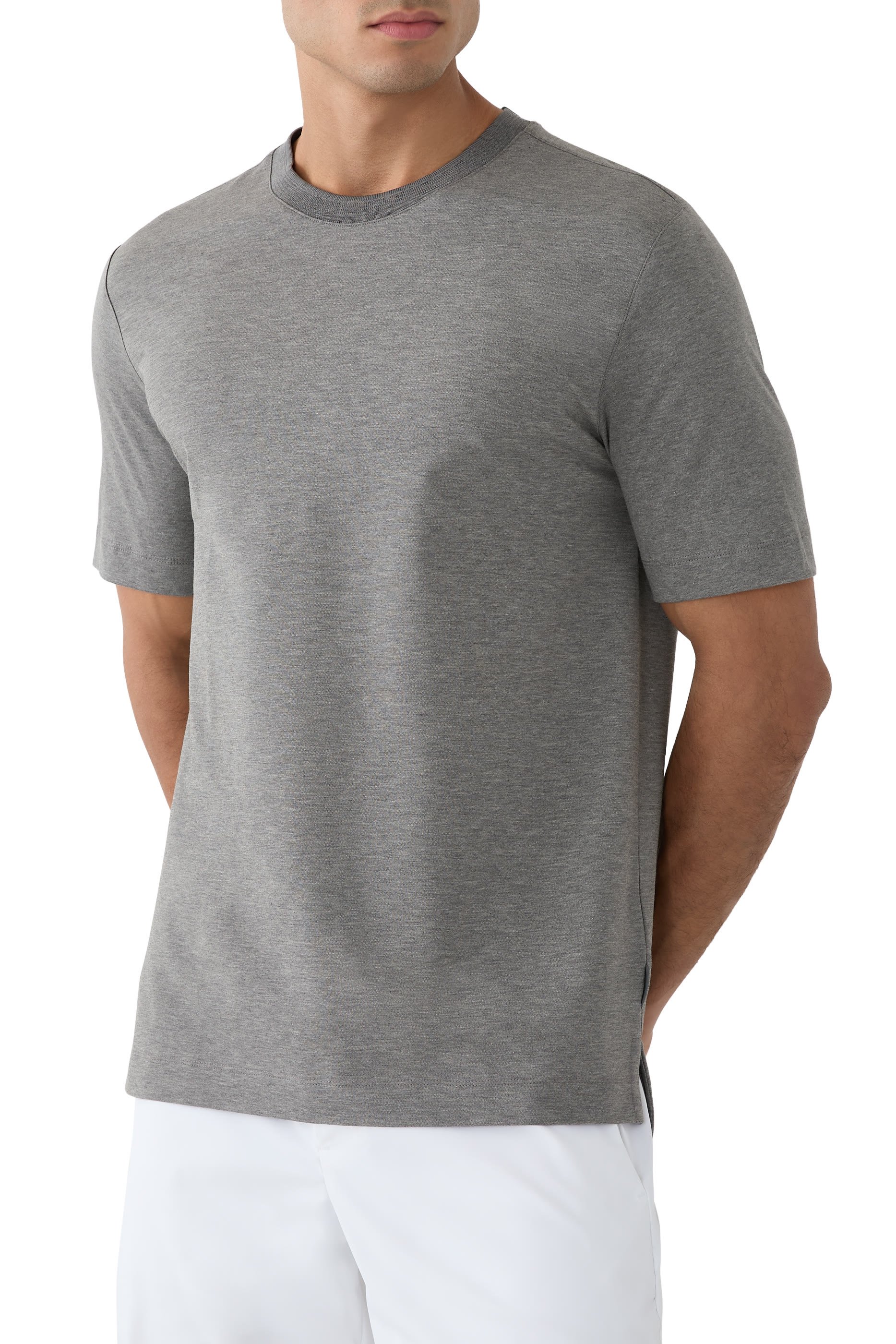 تيشيرت بأكمام قصيرة