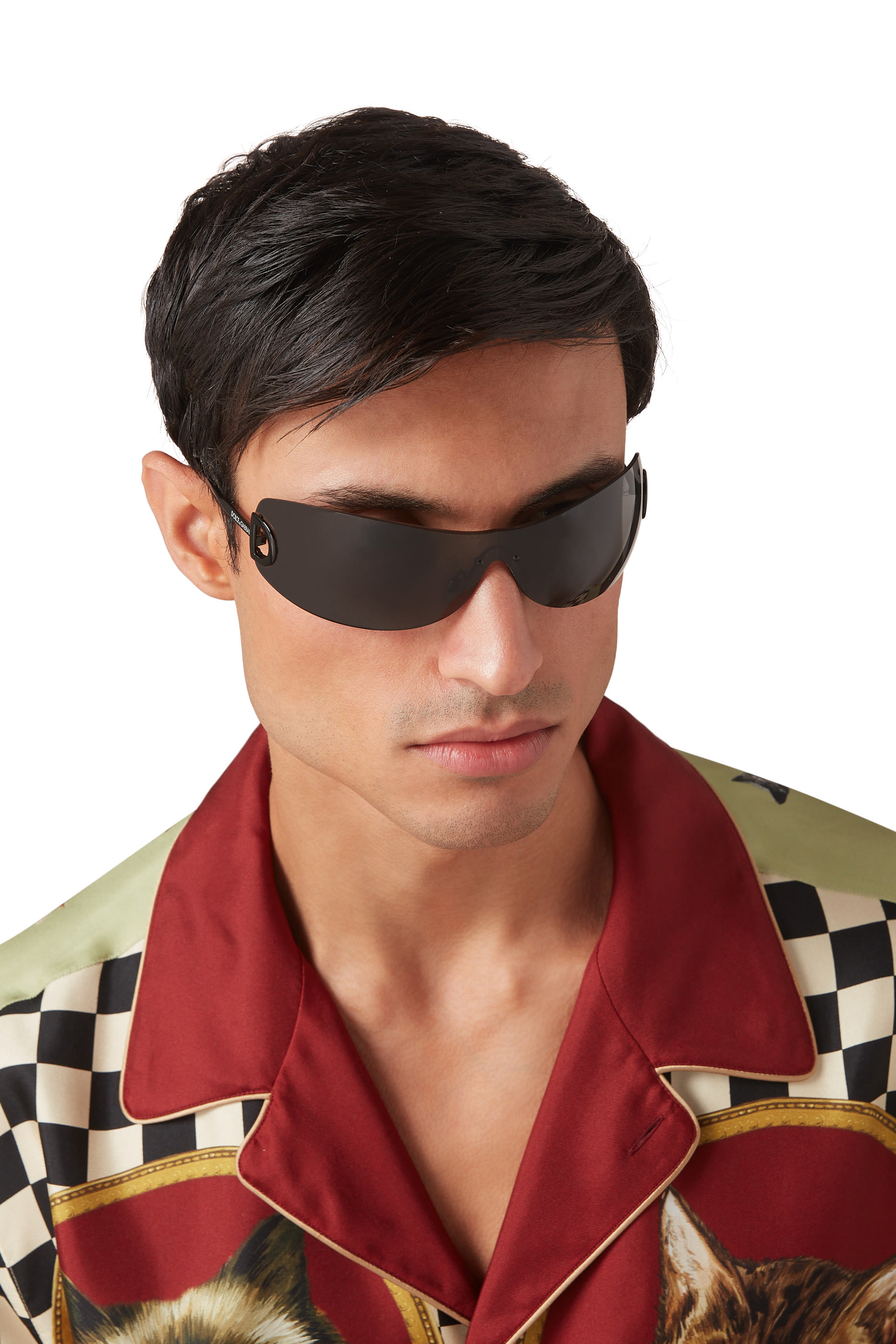 نظارة شمسية بتصميم ملفوف بشعار الماركة