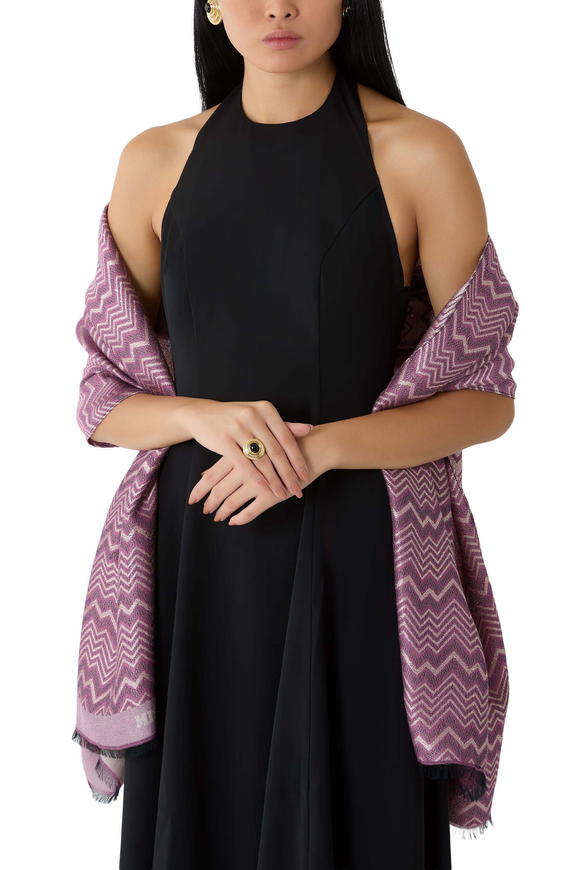 وشاح بترتر ونقشة خطوط متعرجة