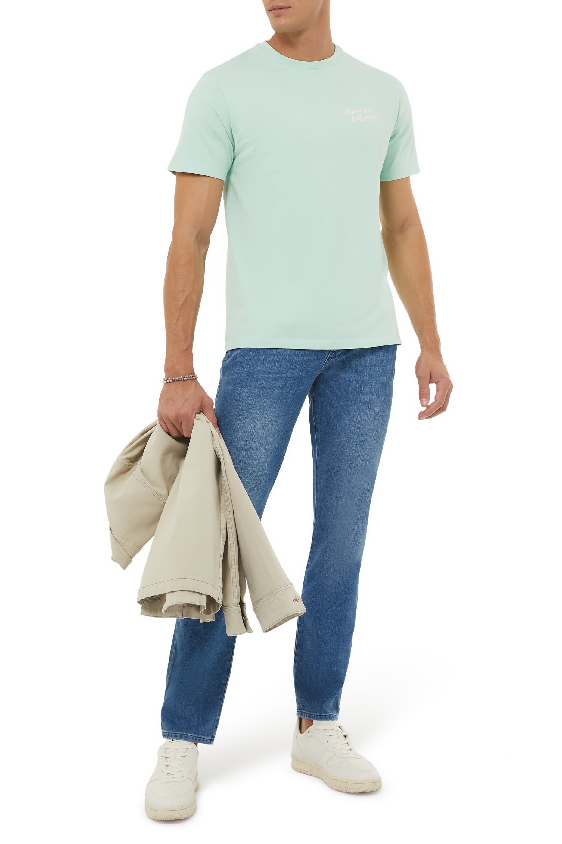 بنطال جينز بقصة سكيني ضمن تشكيلة لوم