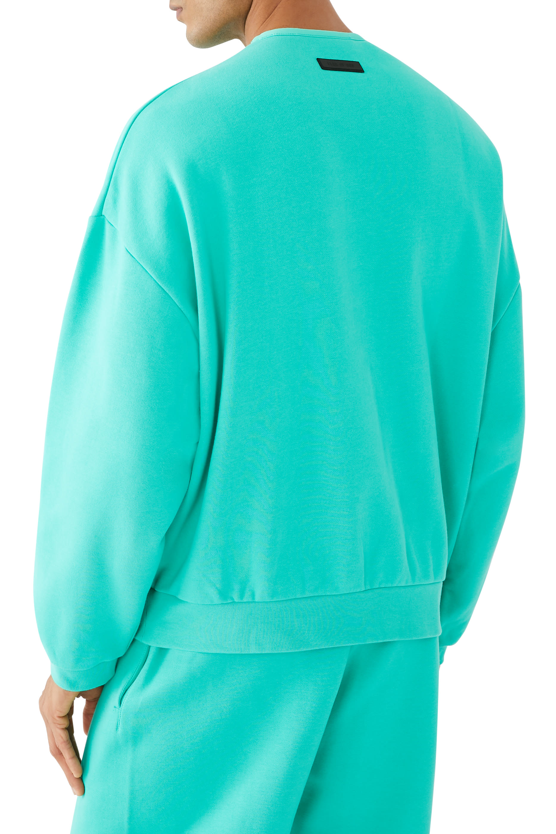 كنزة بياقة ضيقة بشعار اسنشالز