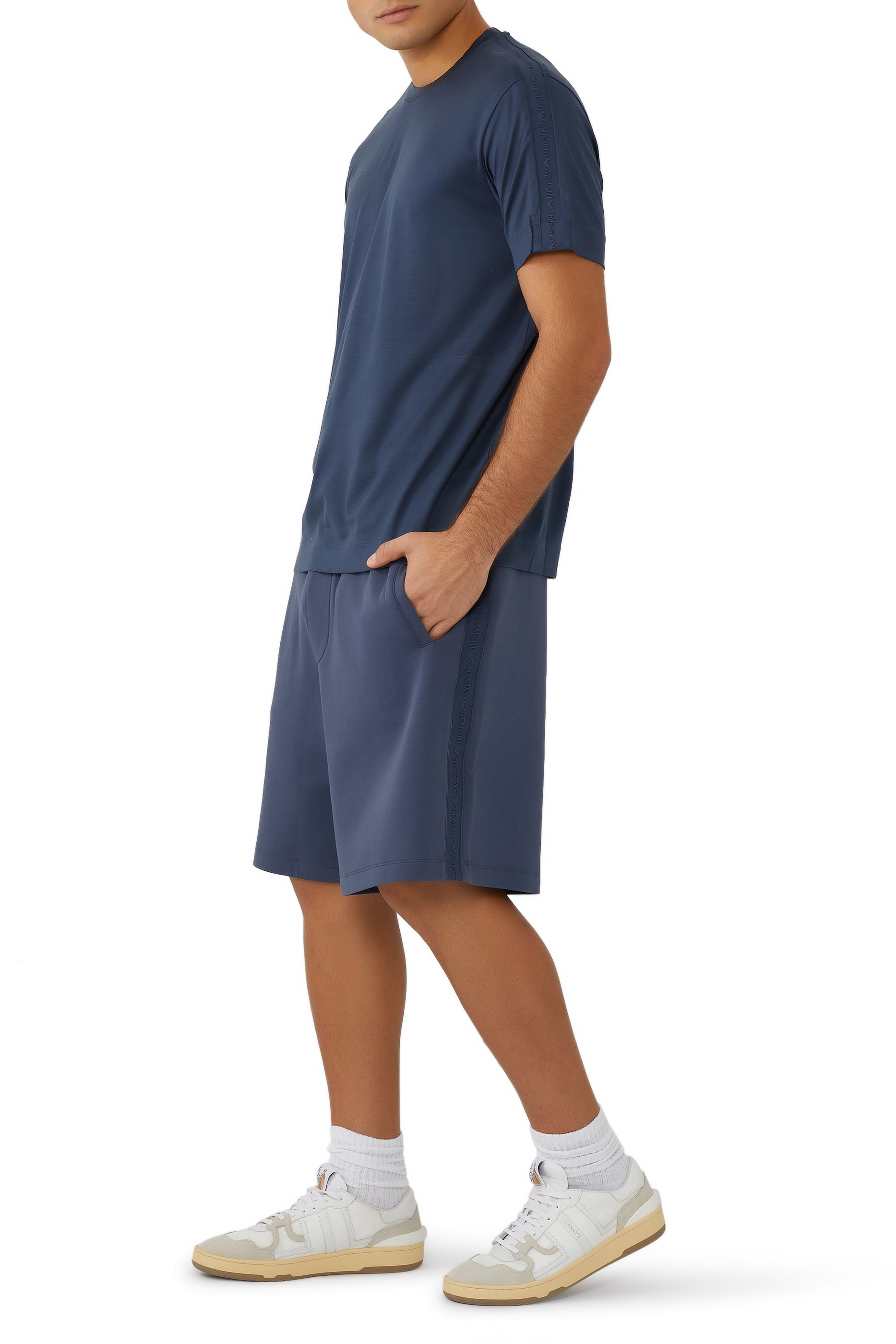 شورت بحزام خصر بشعار الماركة