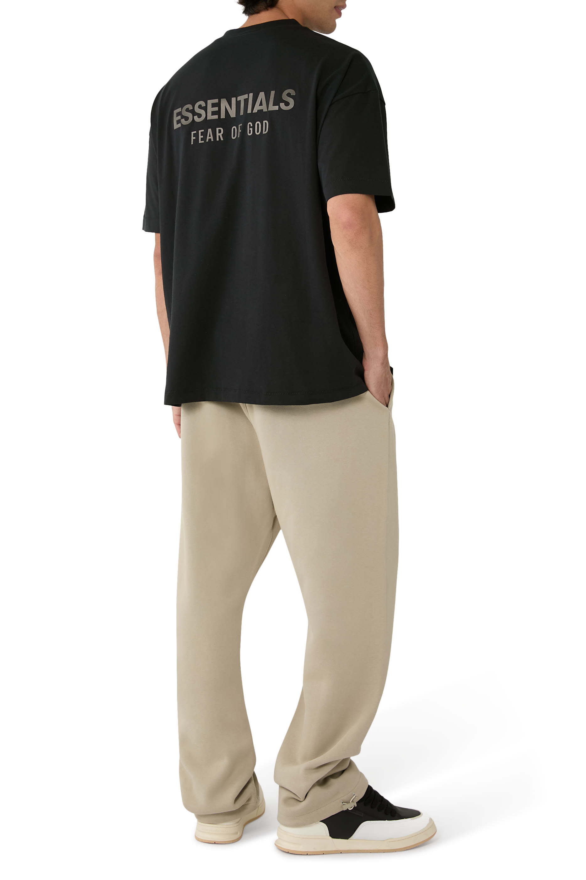 تيشيرت مزين بشعار الماركة